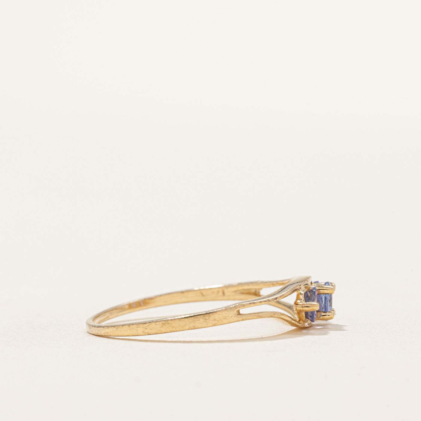 Bague à trois pierres en tanzanite, monture ouverte | 0,25 ct | Taille 7,5 |