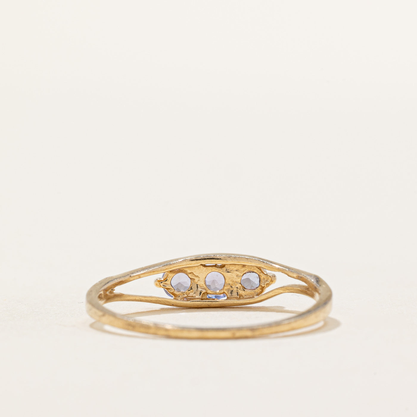 Bague à trois pierres en tanzanite, monture ouverte | 0,25 ct | Taille 7,5 |