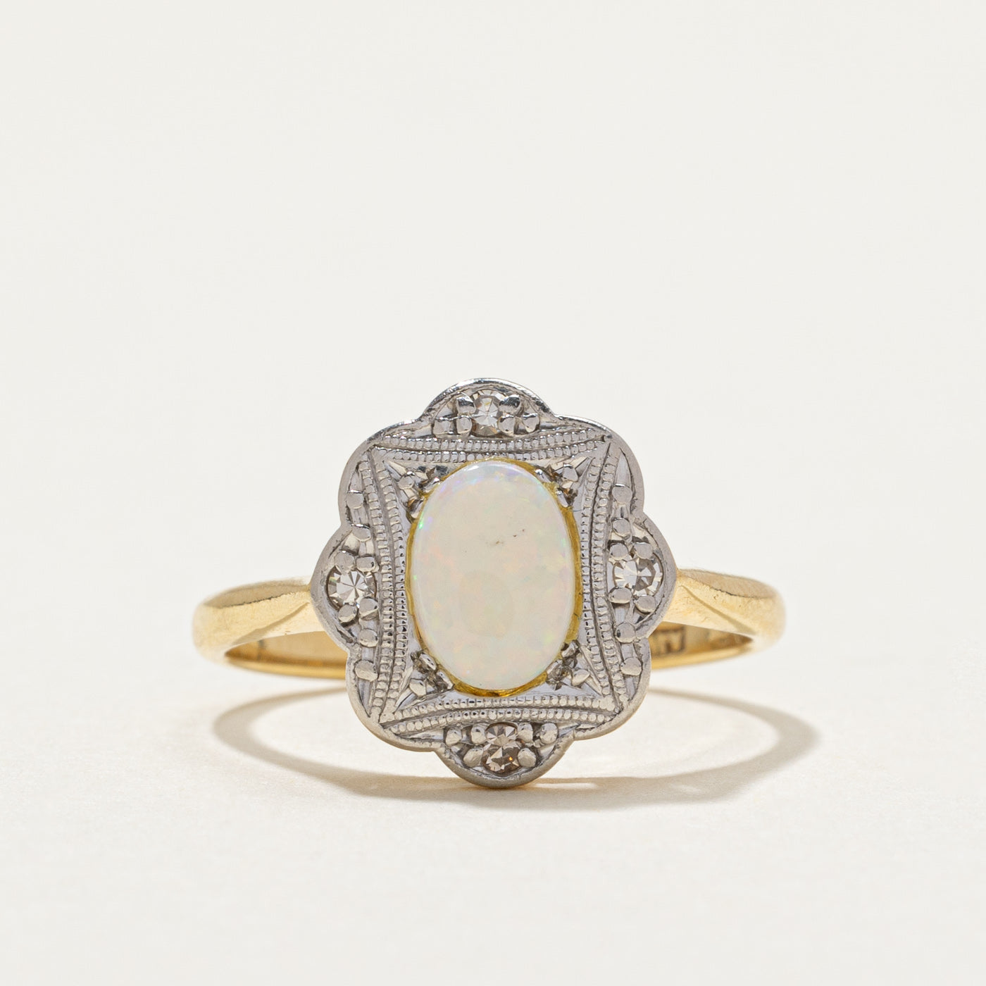 Bague marguerite en or 18 carats, diamants et opales, style édouardien | 0,50 ct, 0,04 ct au total | Taille 5,5 |