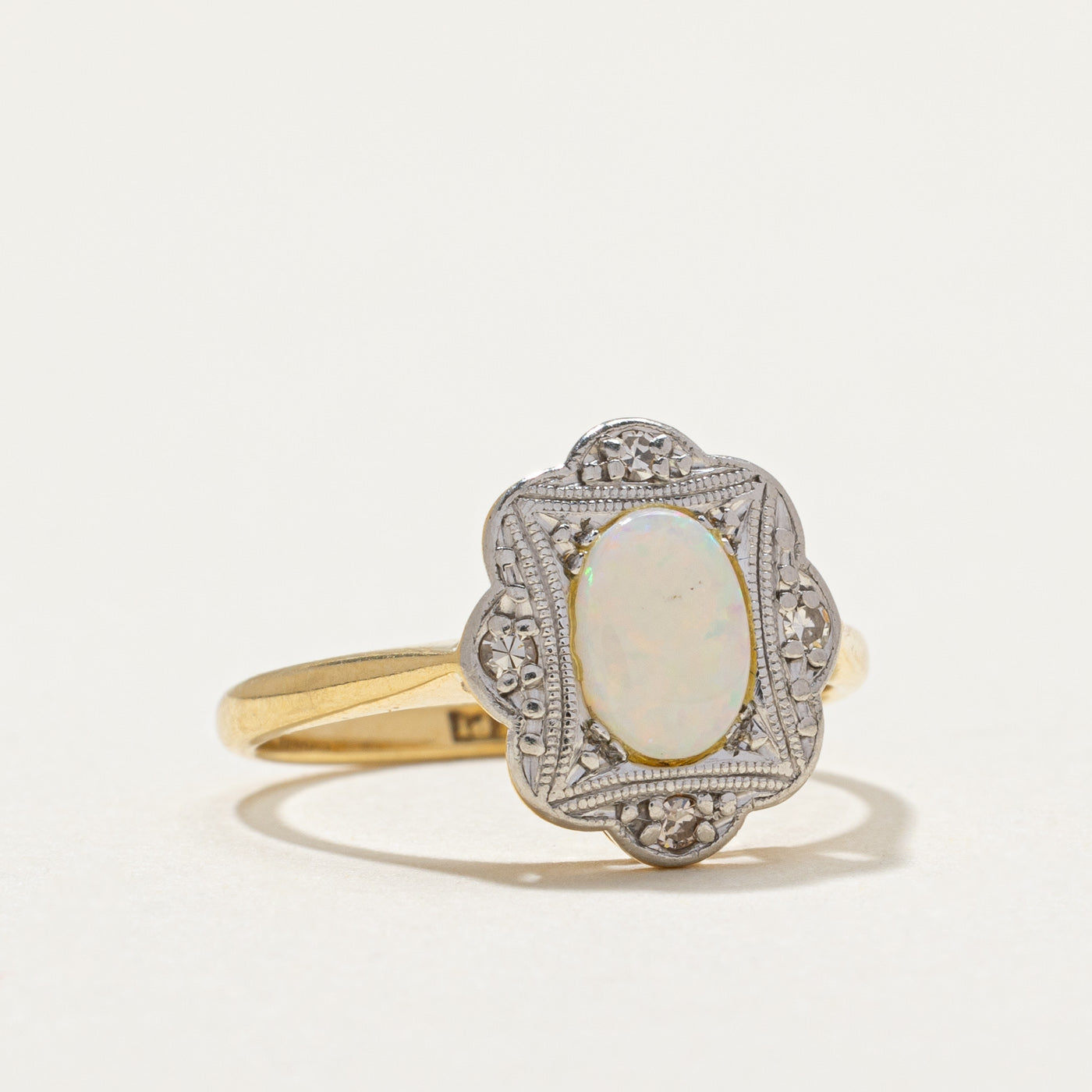 Bague marguerite en or 18 carats, diamants et opales, style édouardien | 0,50 ct, 0,04 ct au total | Taille 5,5 |
