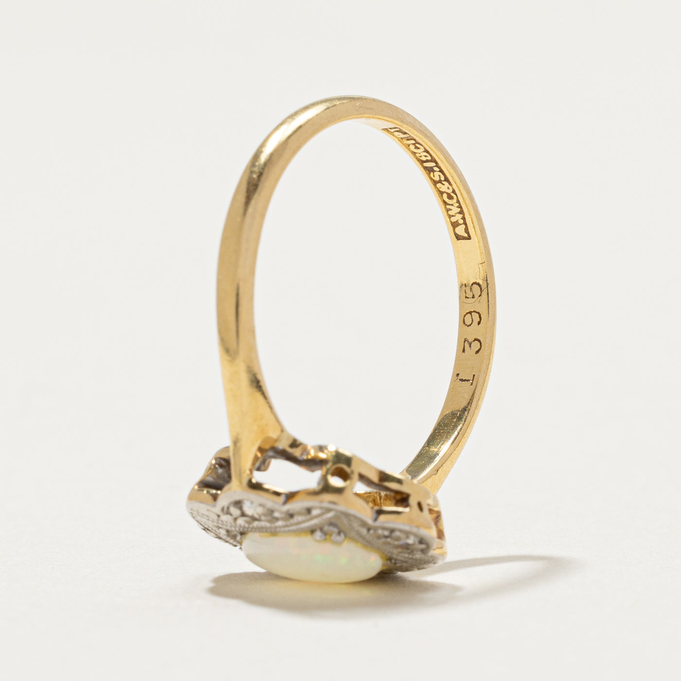 Bague marguerite en or 18 carats, diamants et opales, style édouardien | 0,50 ct, 0,04 ct au total | Taille 5,5 |