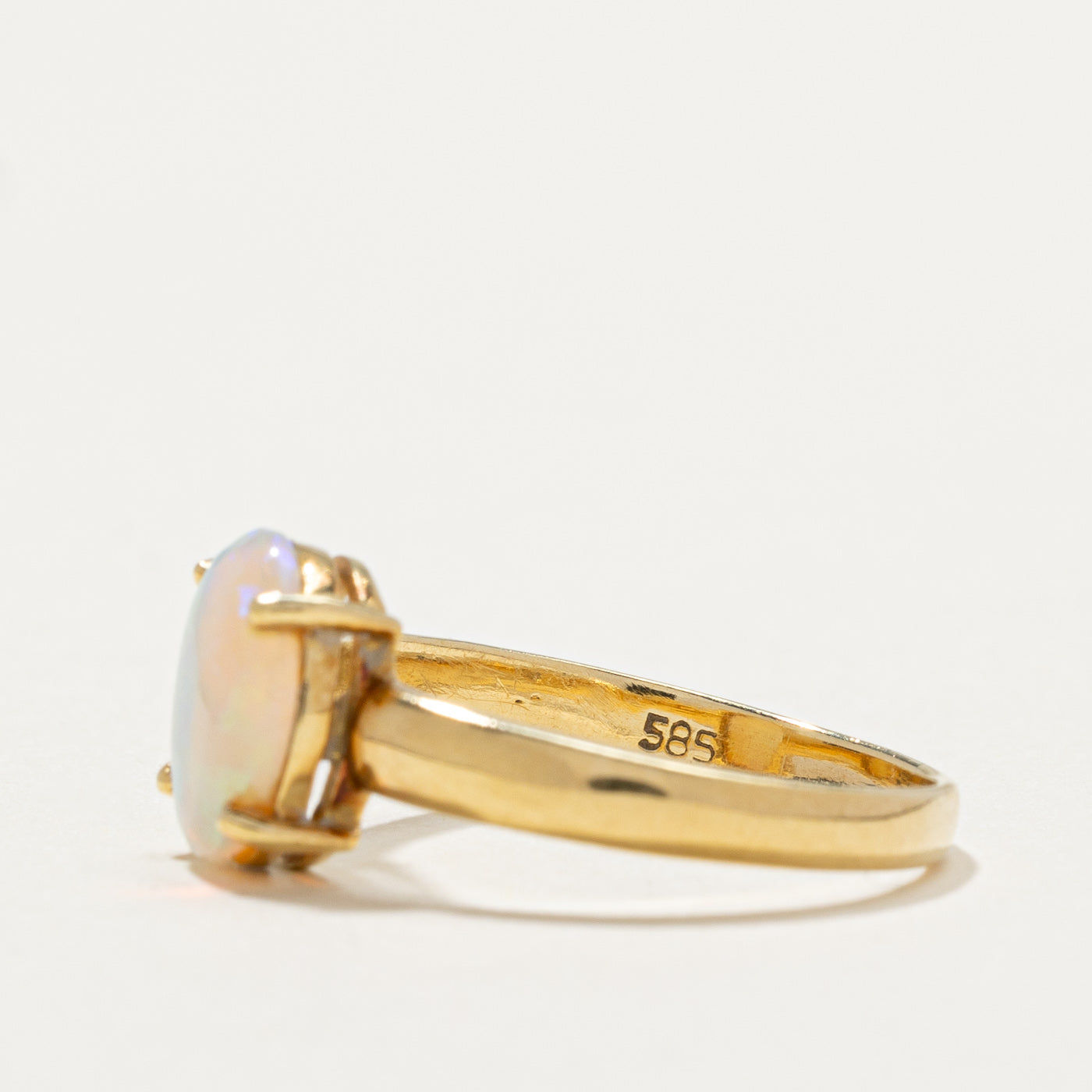 14k Oval Opal Ring | 0.82ct | SZ 5 |