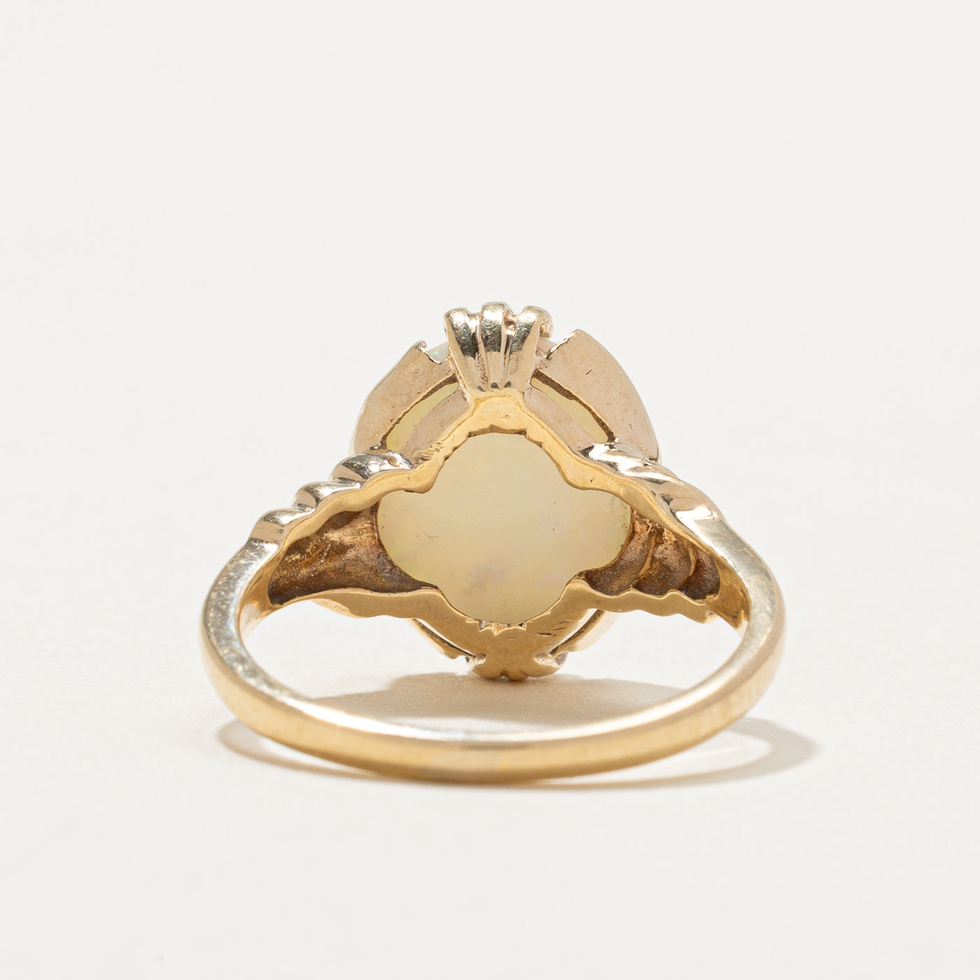 10k Oval Opal Grooved Ring | 2.60ct | SZ 5.5 |