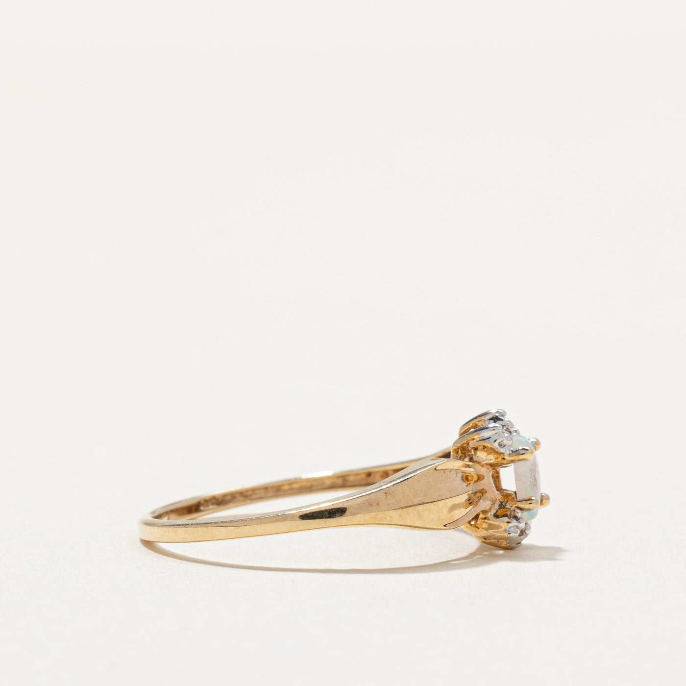 Bague en opale synthétique ovale en forme de pétale | 0,10 ct | Taille 7 |
