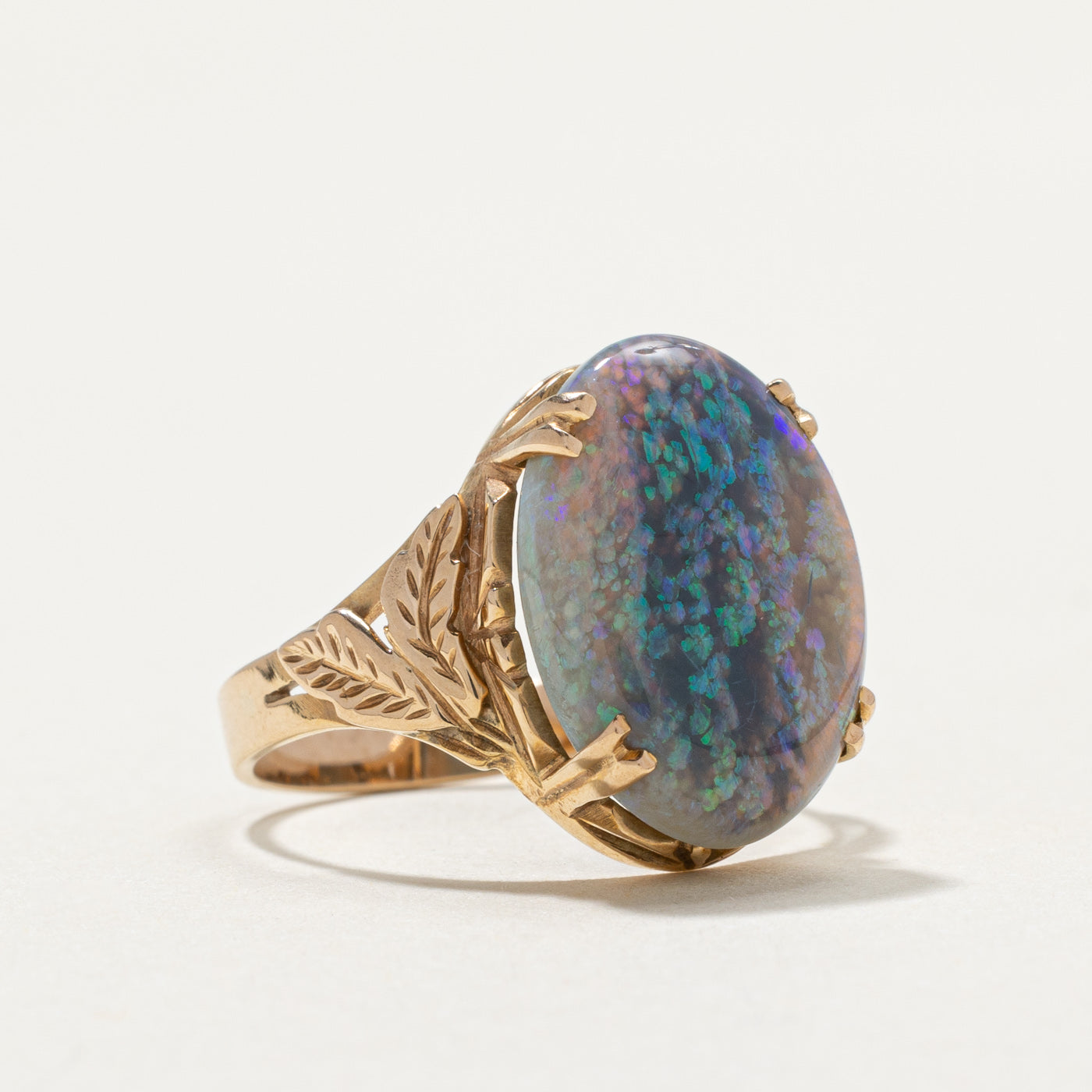 Bague cocktail ovale en opale à motif de feuilles | 4,70 ct | Taille 5,5 |