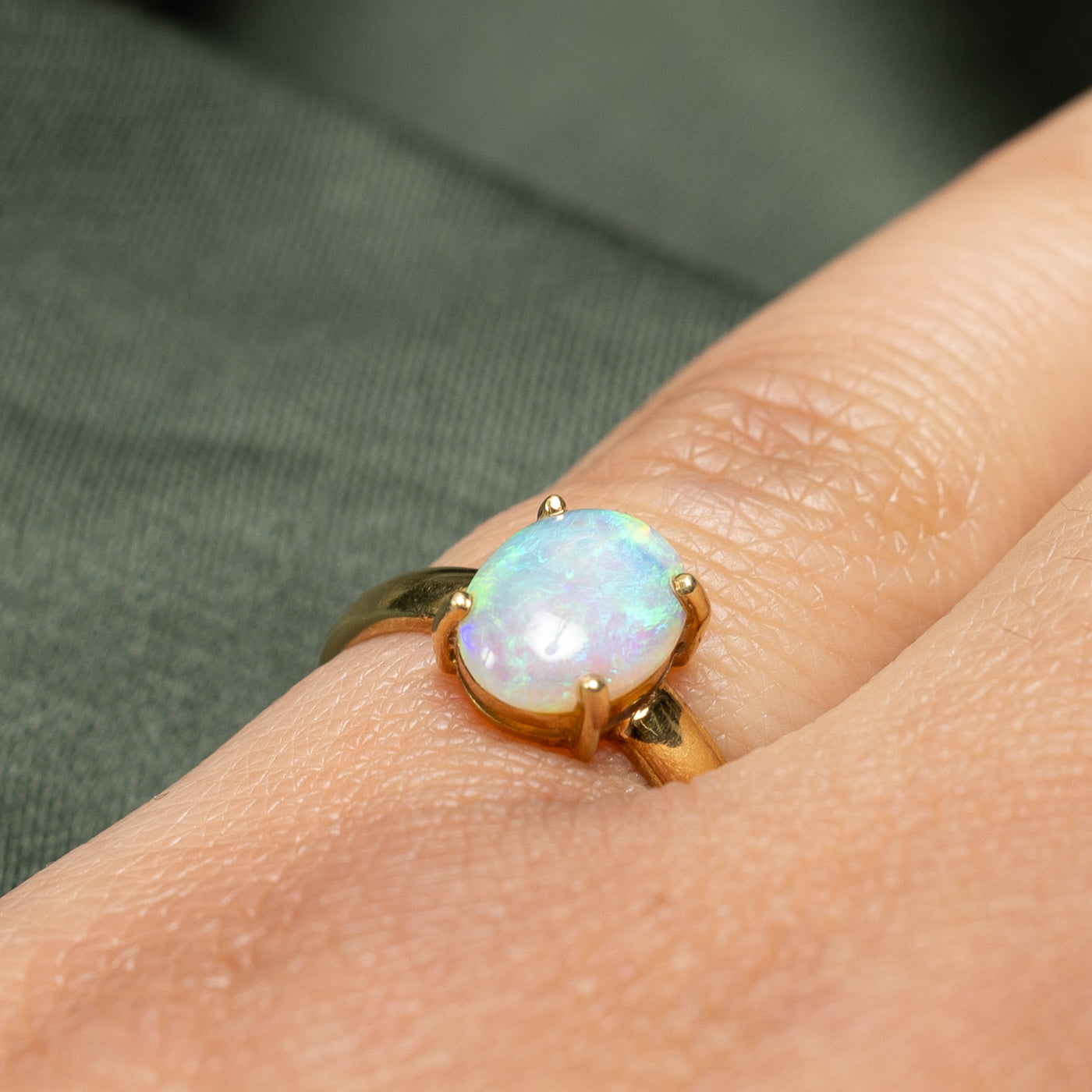 14k Oval Opal Ring | 0.82ct | SZ 5 |