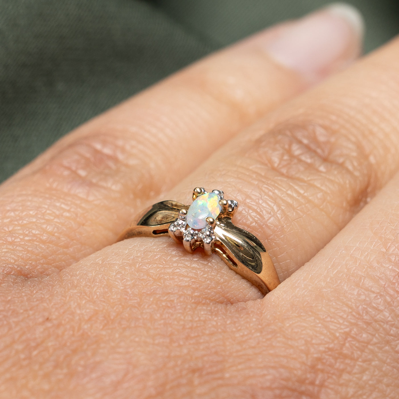 Bague en opale synthétique ovale en forme de pétale | 0,10 ct | Taille 7 |