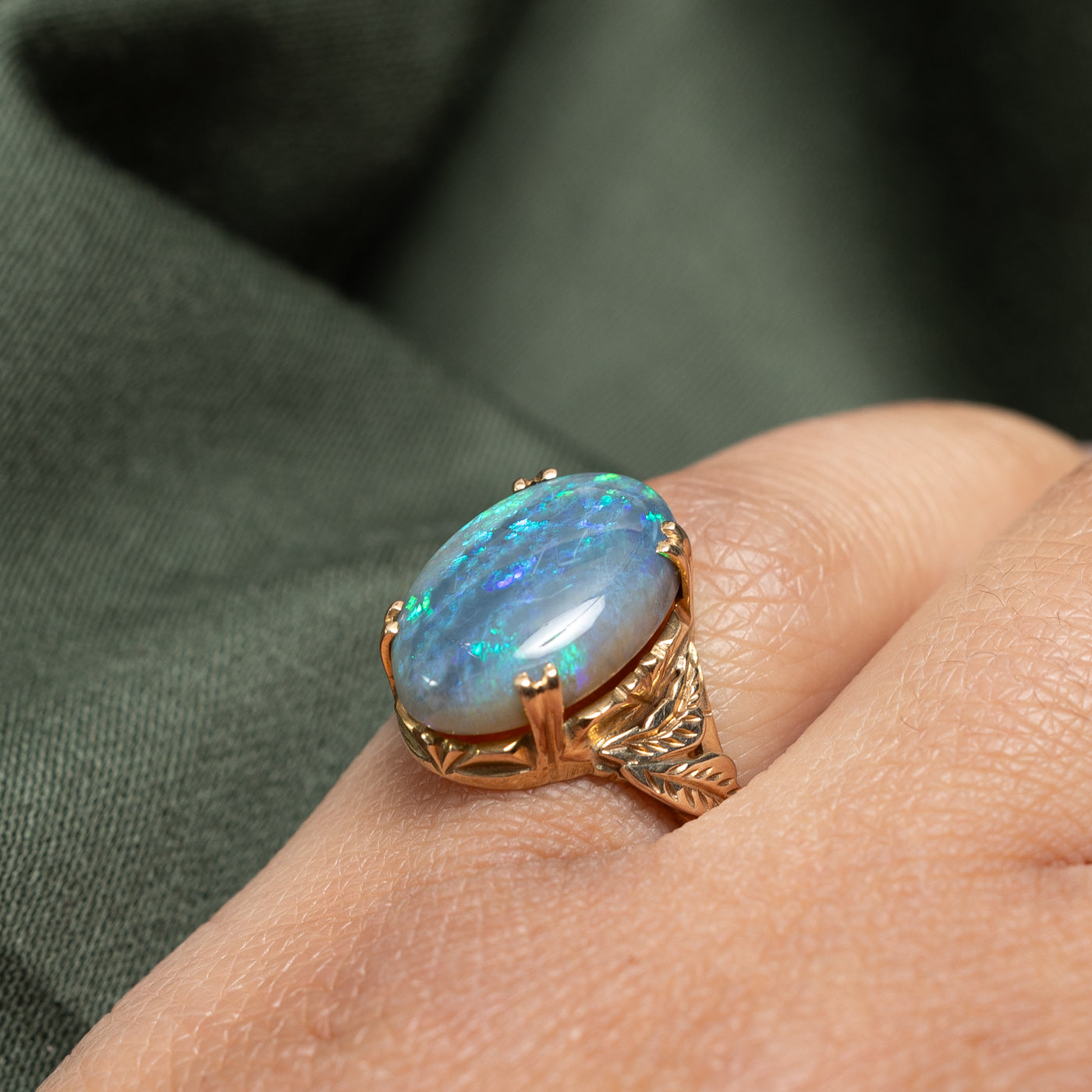 Bague cocktail ovale en opale à motif de feuilles | 4,70 ct | Taille 5,5 |