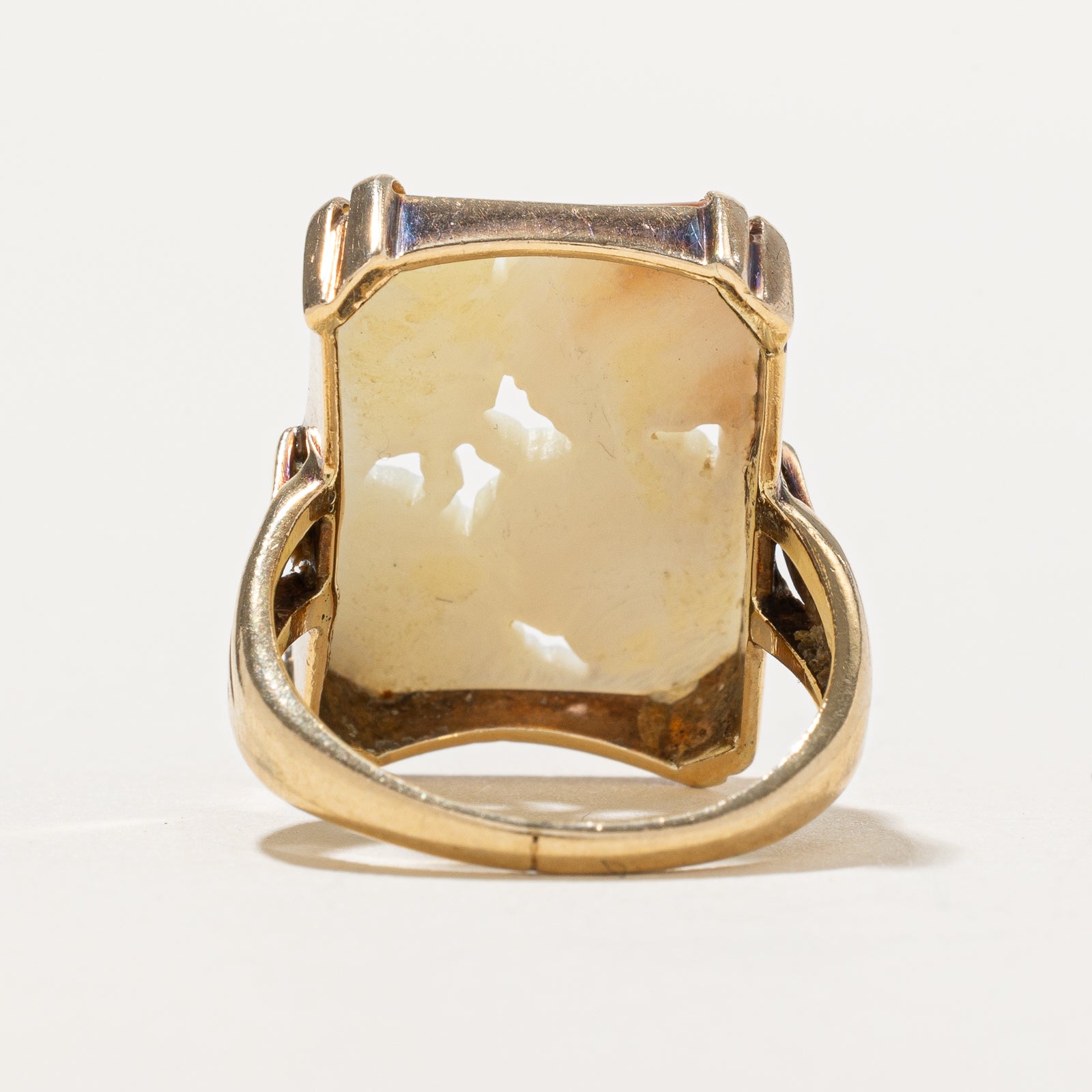 Bague cocktail en nacre sculptée de motifs floraux | 7,50 ct | Taille 6,75