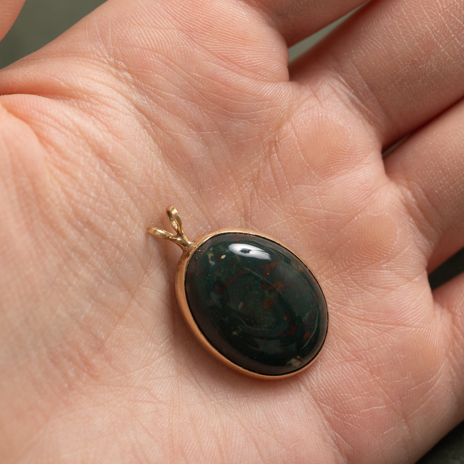 Oval Cabochon Heliotrope Pendant | 14.00ct