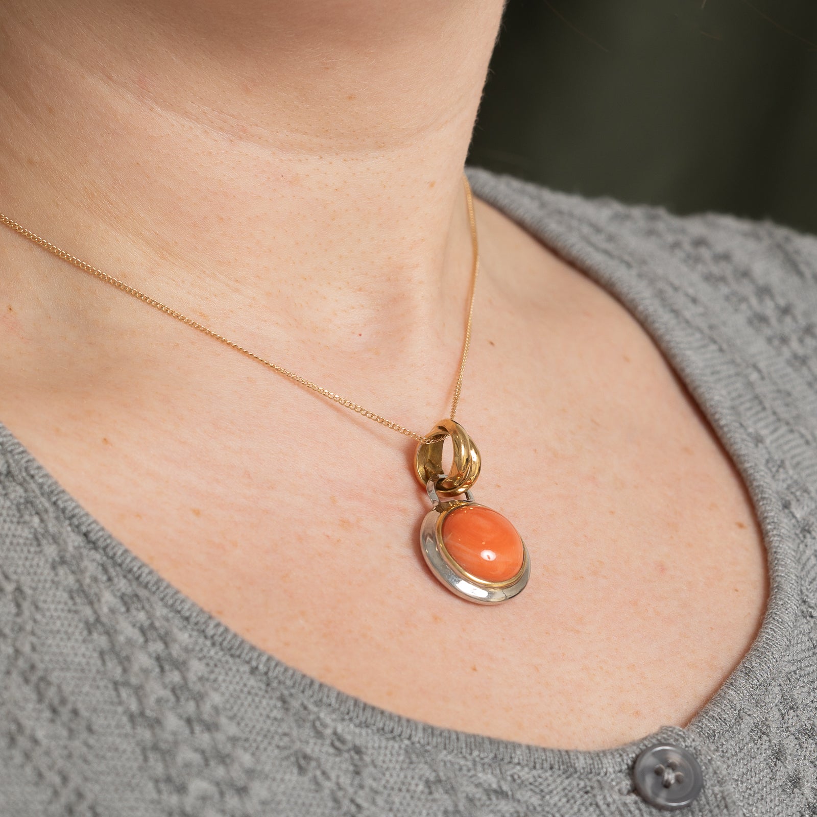Italian Bezel Set Round Coral Pendant | 17.00ct