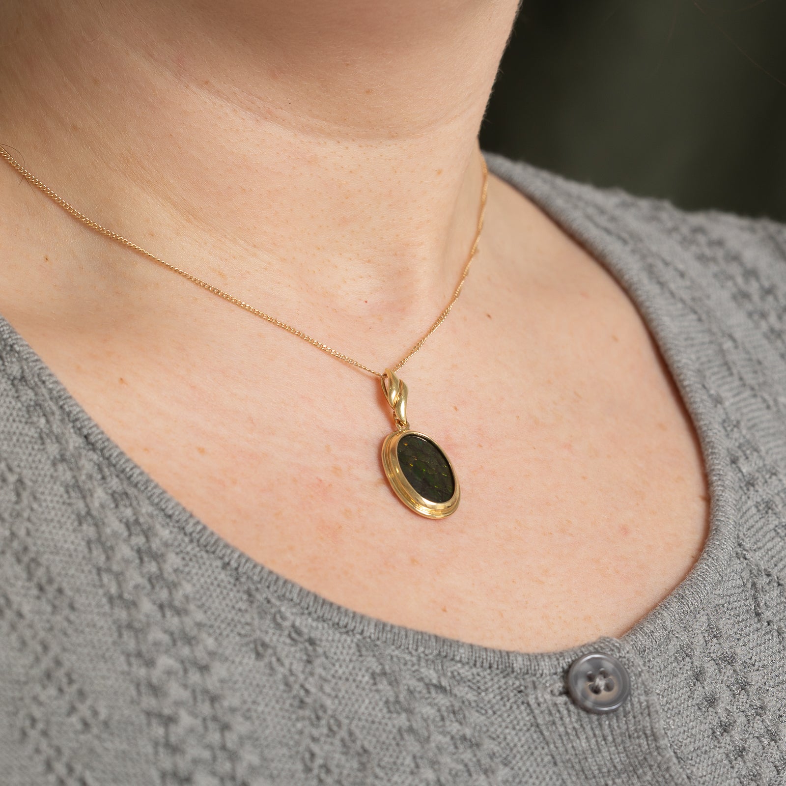 Oval Ammolite Pendant | 4.00ct