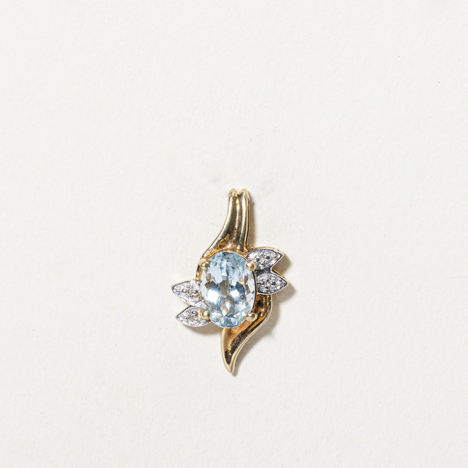 Aquamarine & Diamond Pendant | 0.70ct, 0.005ct |