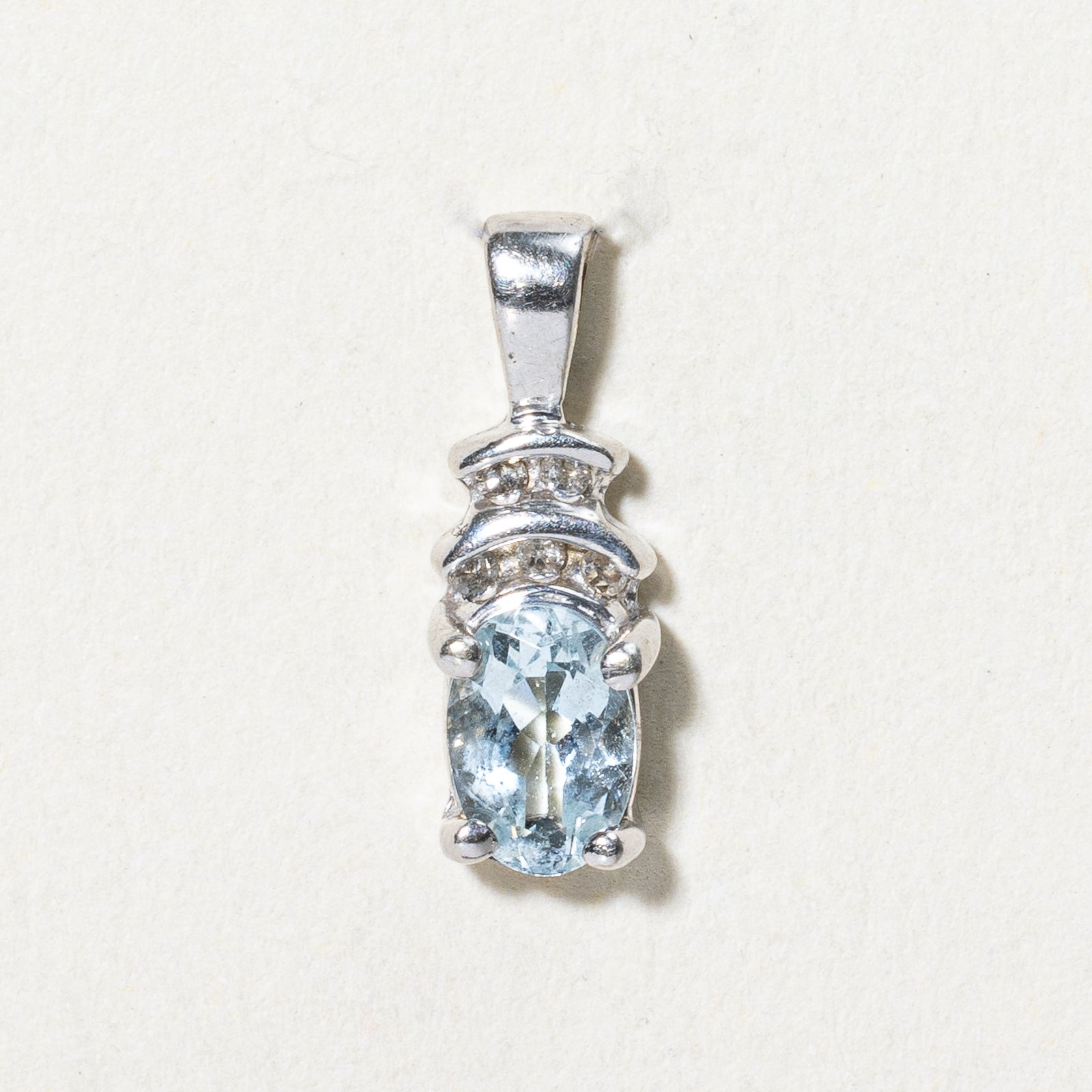 Pendentif goutte en aigue-marine et diamants | 0,34 ct, 0,03 ct au total |