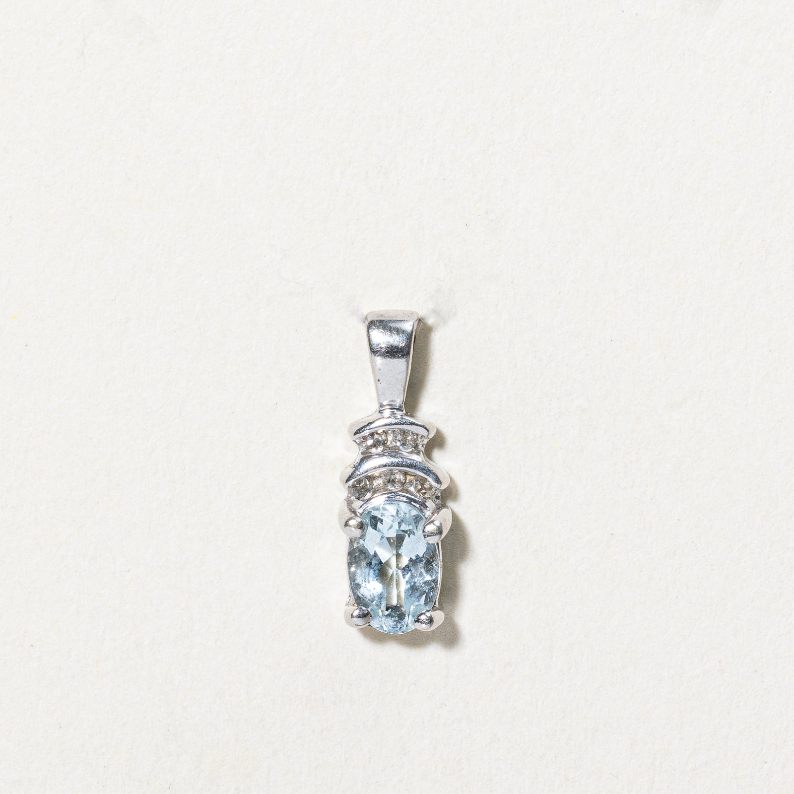Pendentif goutte en aigue-marine et diamants | 0,34 ct, 0,03 ct au total |