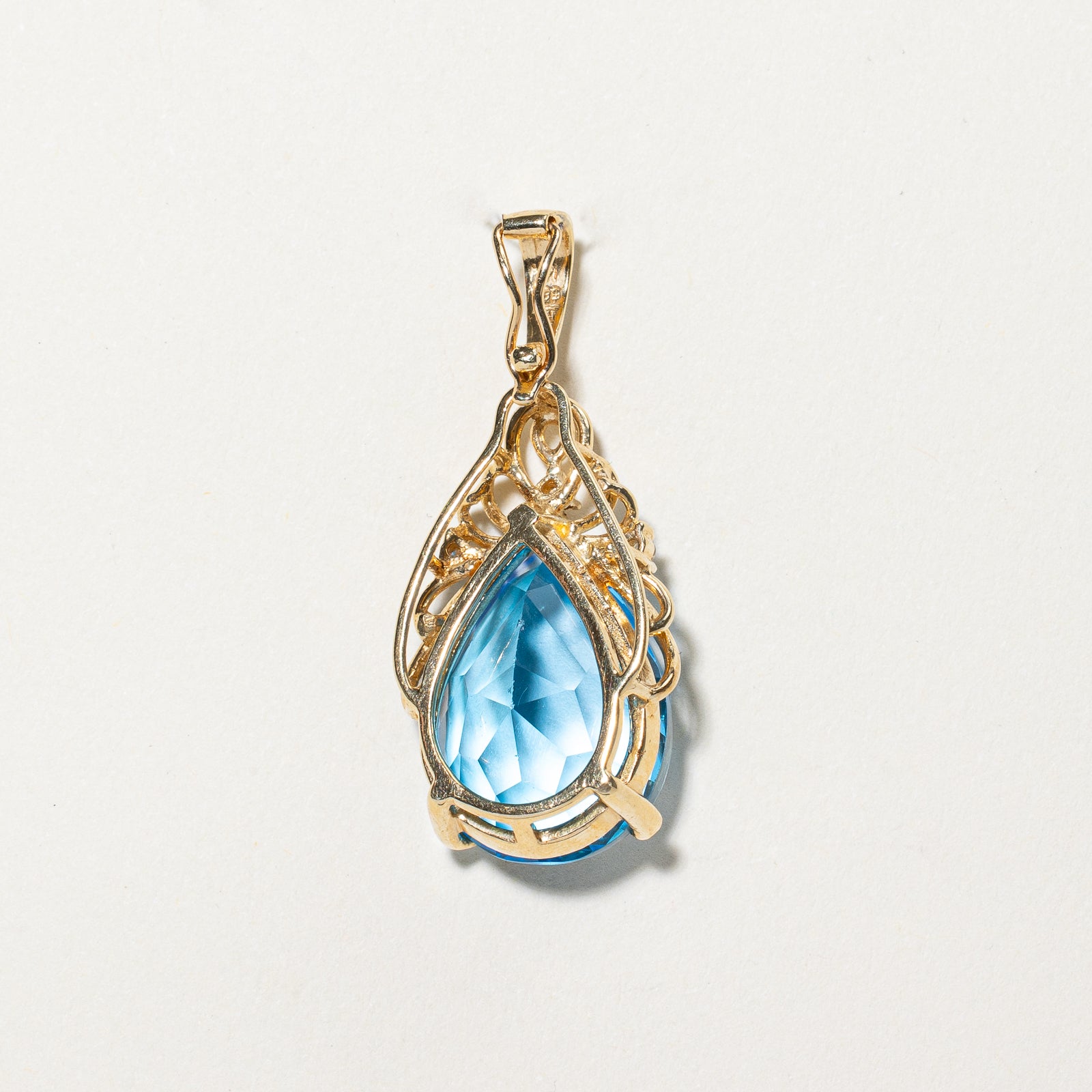 Topaz & Diamond Pendant | 6.85ct, 0.045ctw |