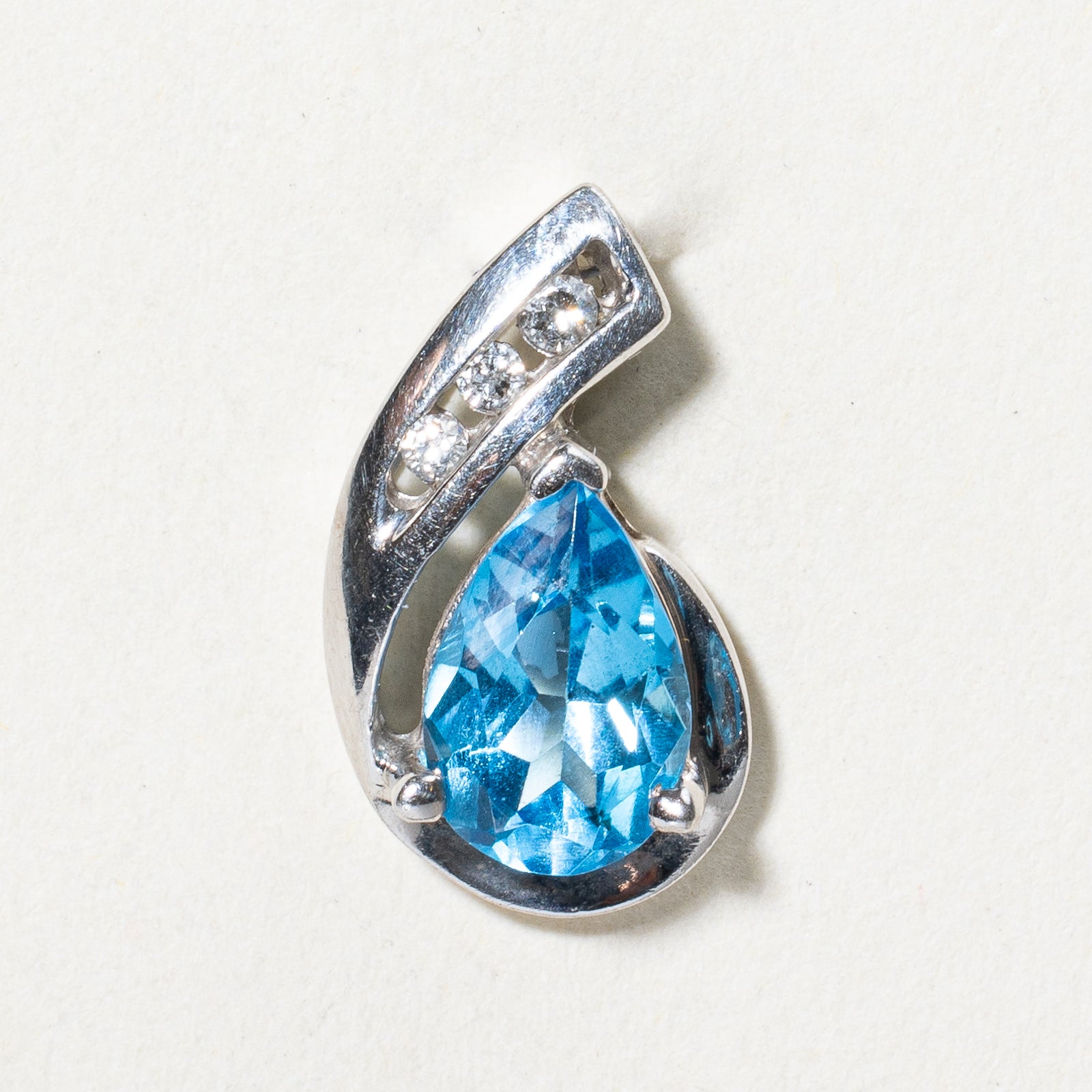 Topaz & Diamond Pendant | 1.40ct, 0.04ctw |