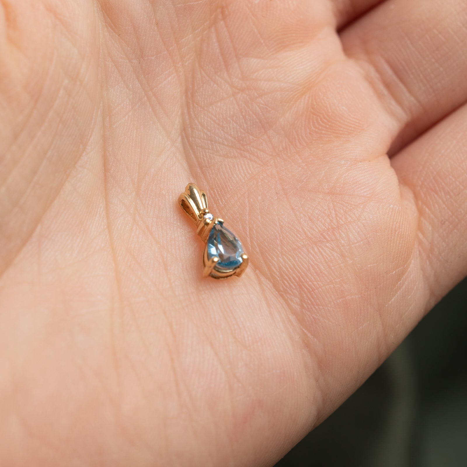 Topaz & Diamond Drop Pendant | 0.37ct, 0.005ct |