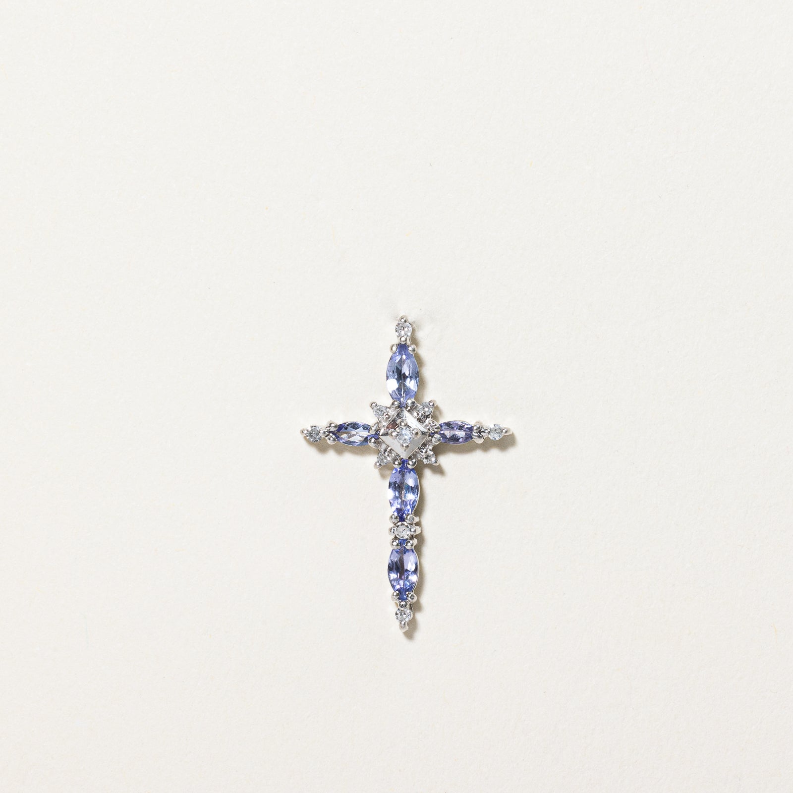 Pendentif Croix Tanzanite & Diamant | 0,30 ct, 0,06 ct |