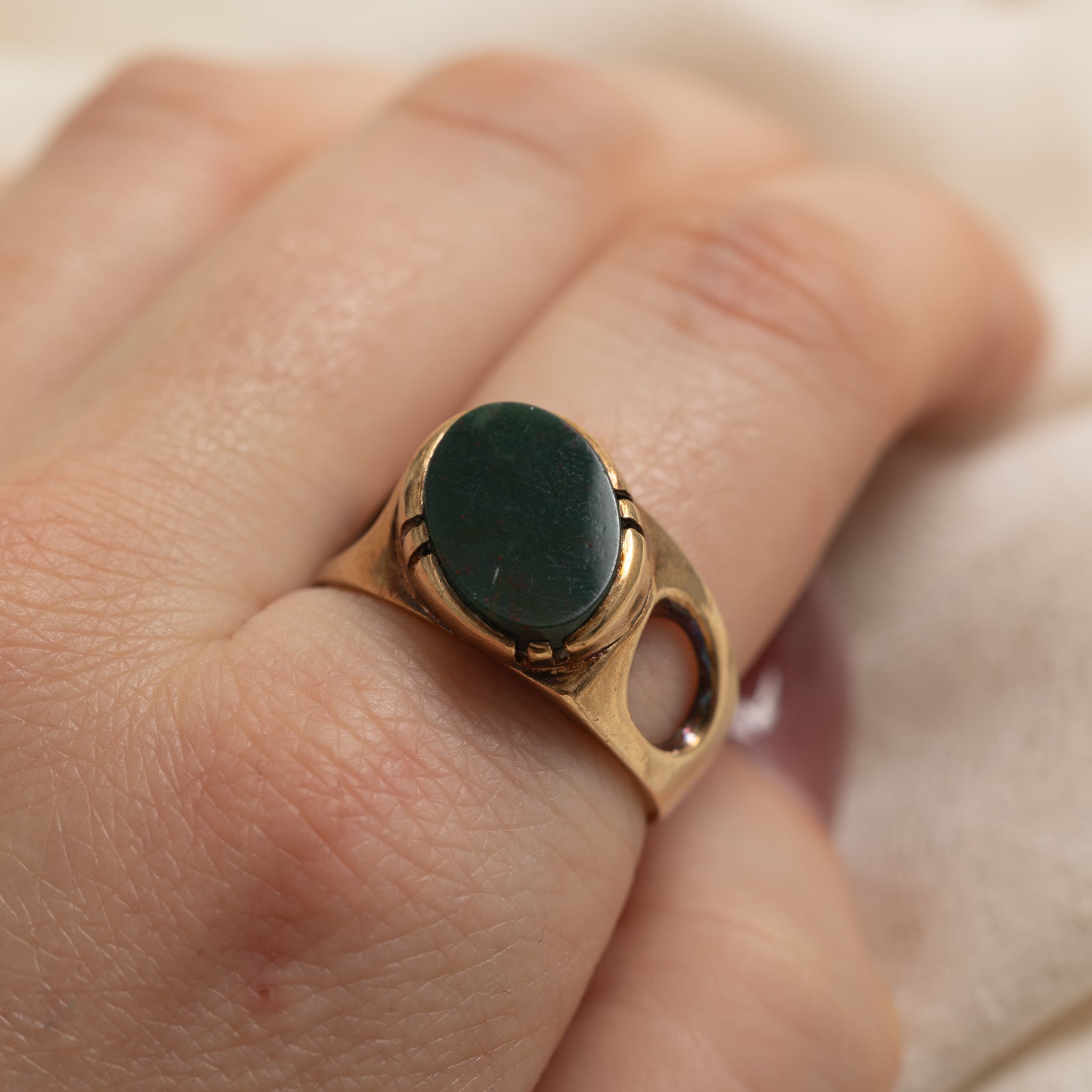 Bague en or 10 carats sertie en diagonale de pierres de sang | 2,00 ct | Taille 9,25