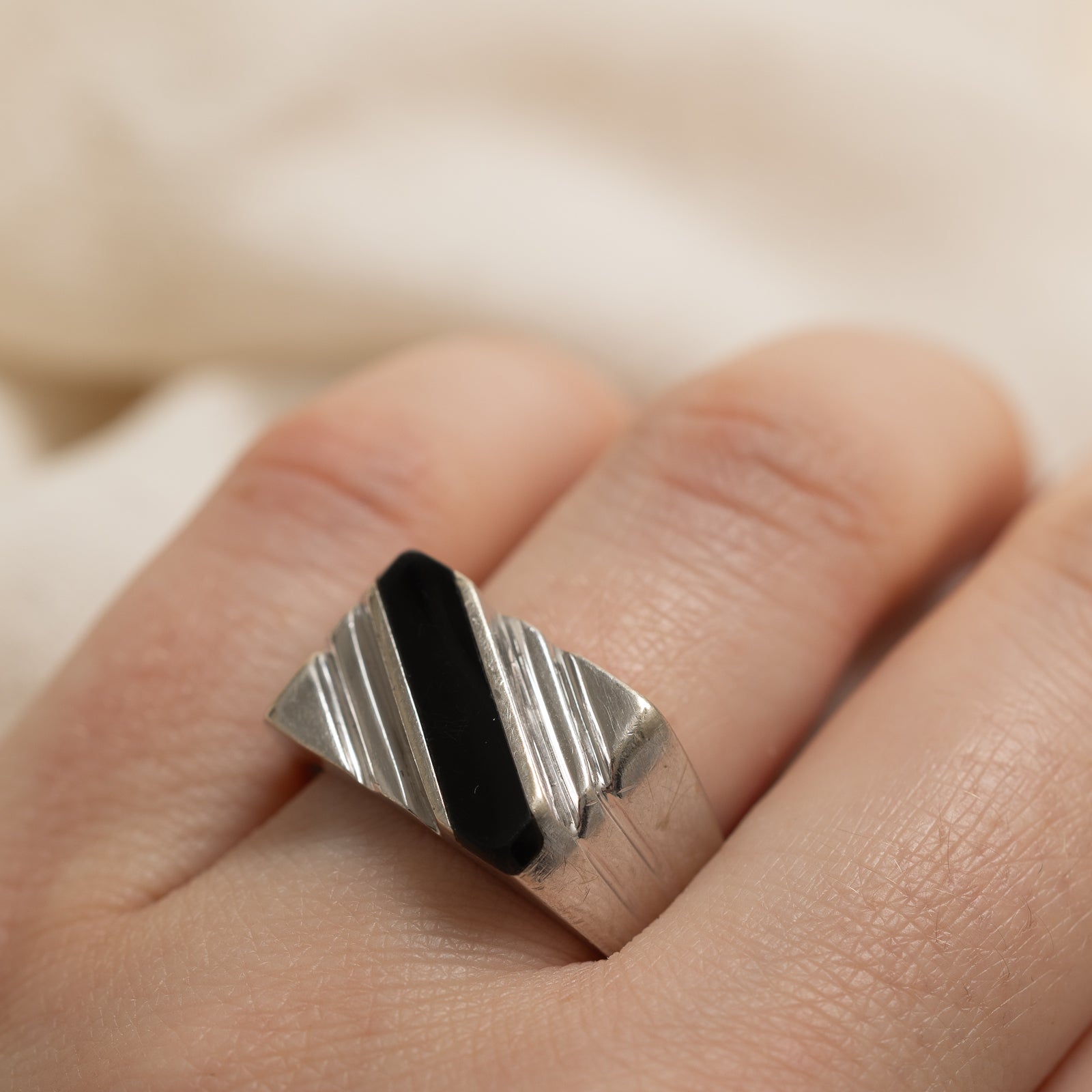 14K Diagonal Column Cabochon Onyx Signet Ring | 0.90ct | SZ 8.75