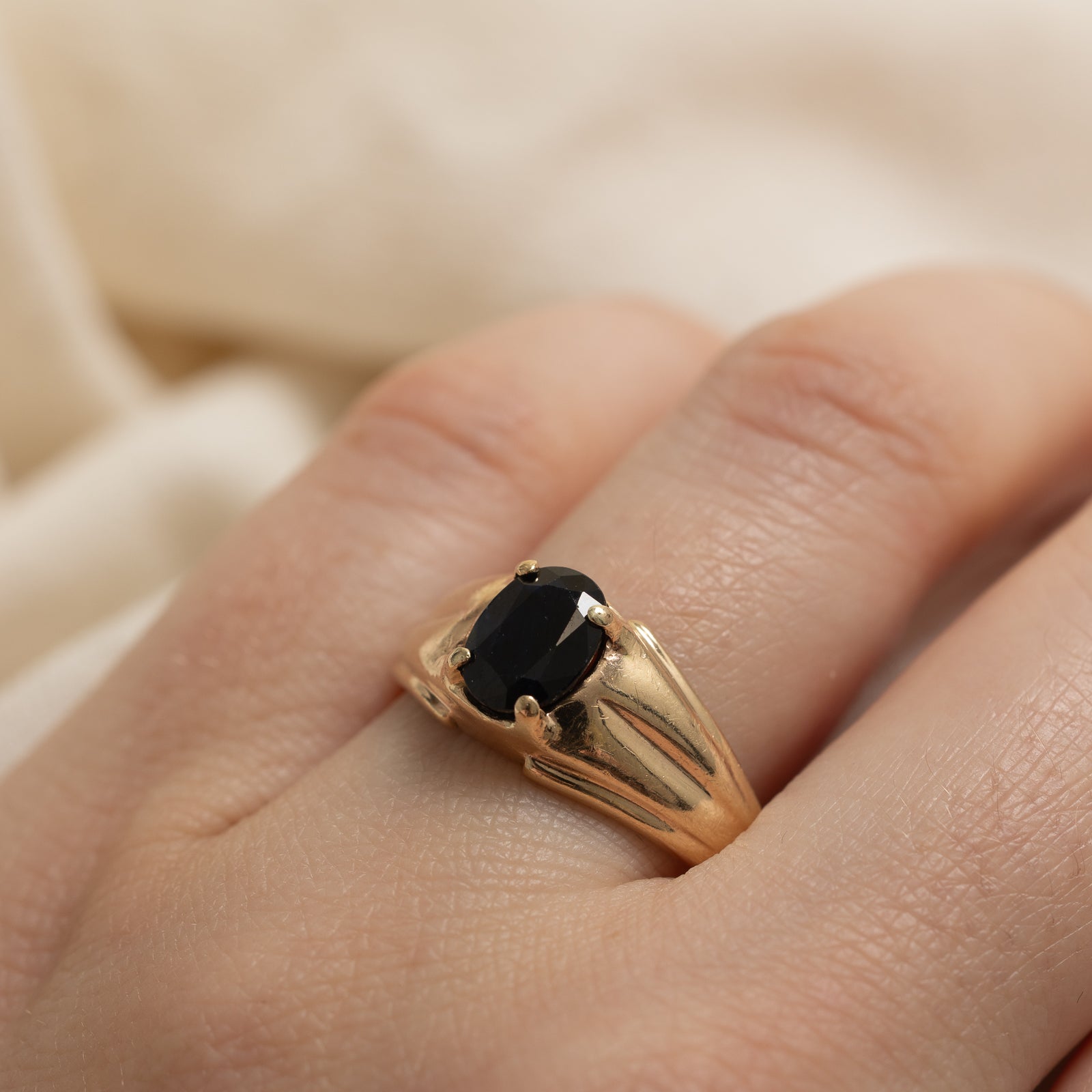 10K Oval Cut Sapphire Ring | 1.50ct | SZ 7.5
