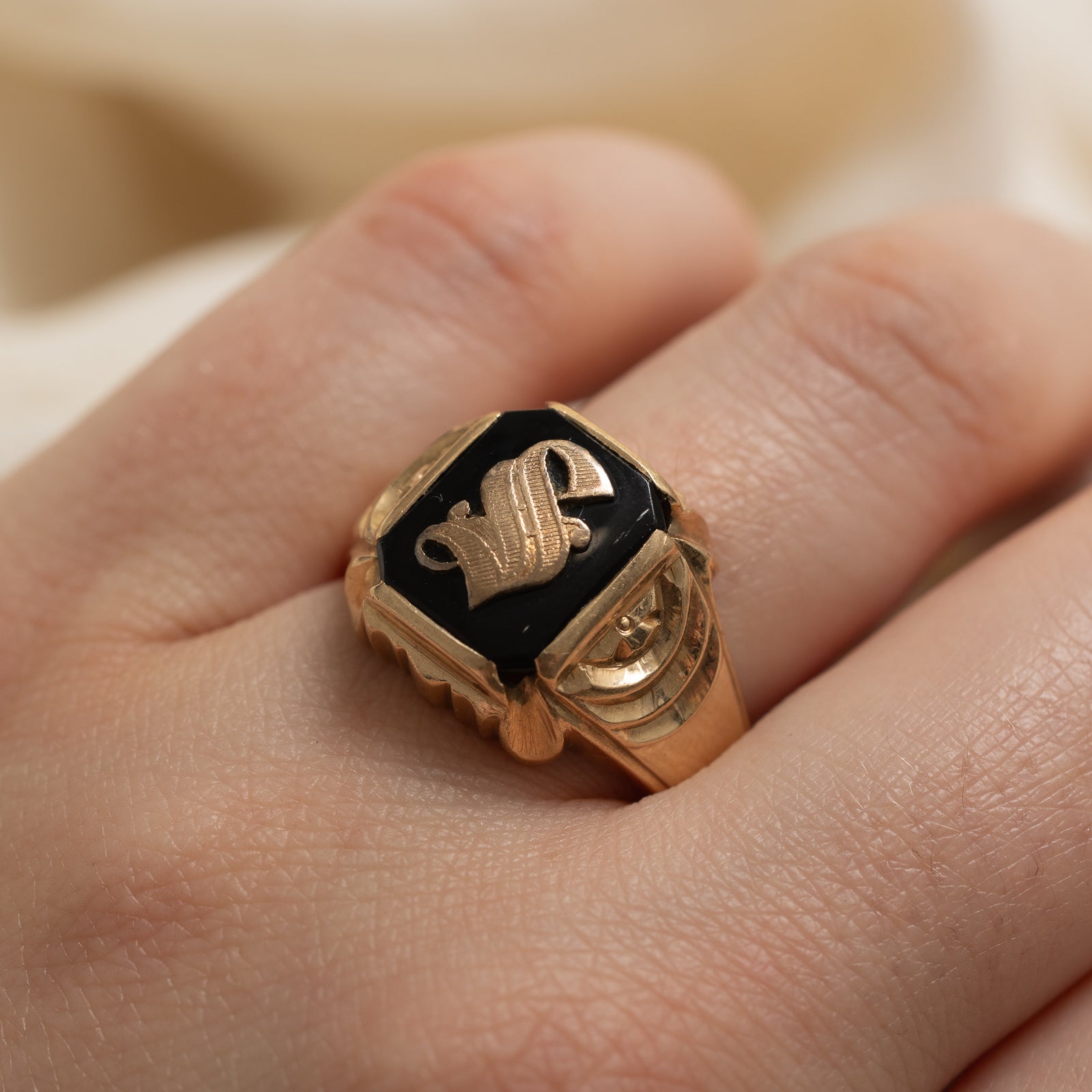 10K Onyx 'S' Initial Ring | 2.00ct | SZ 10