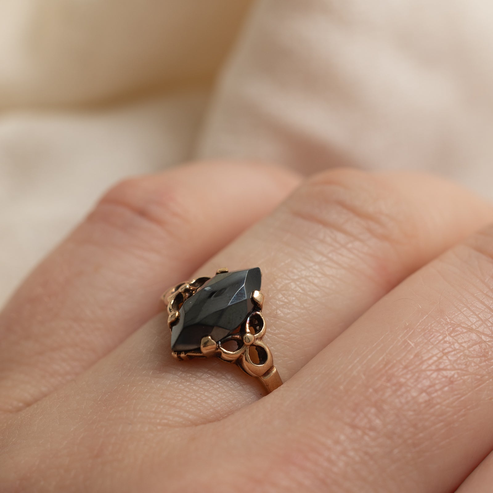 Bague conique en or 10 carats avec hématite taille marquise | 1,40 ct | Taille 5,5