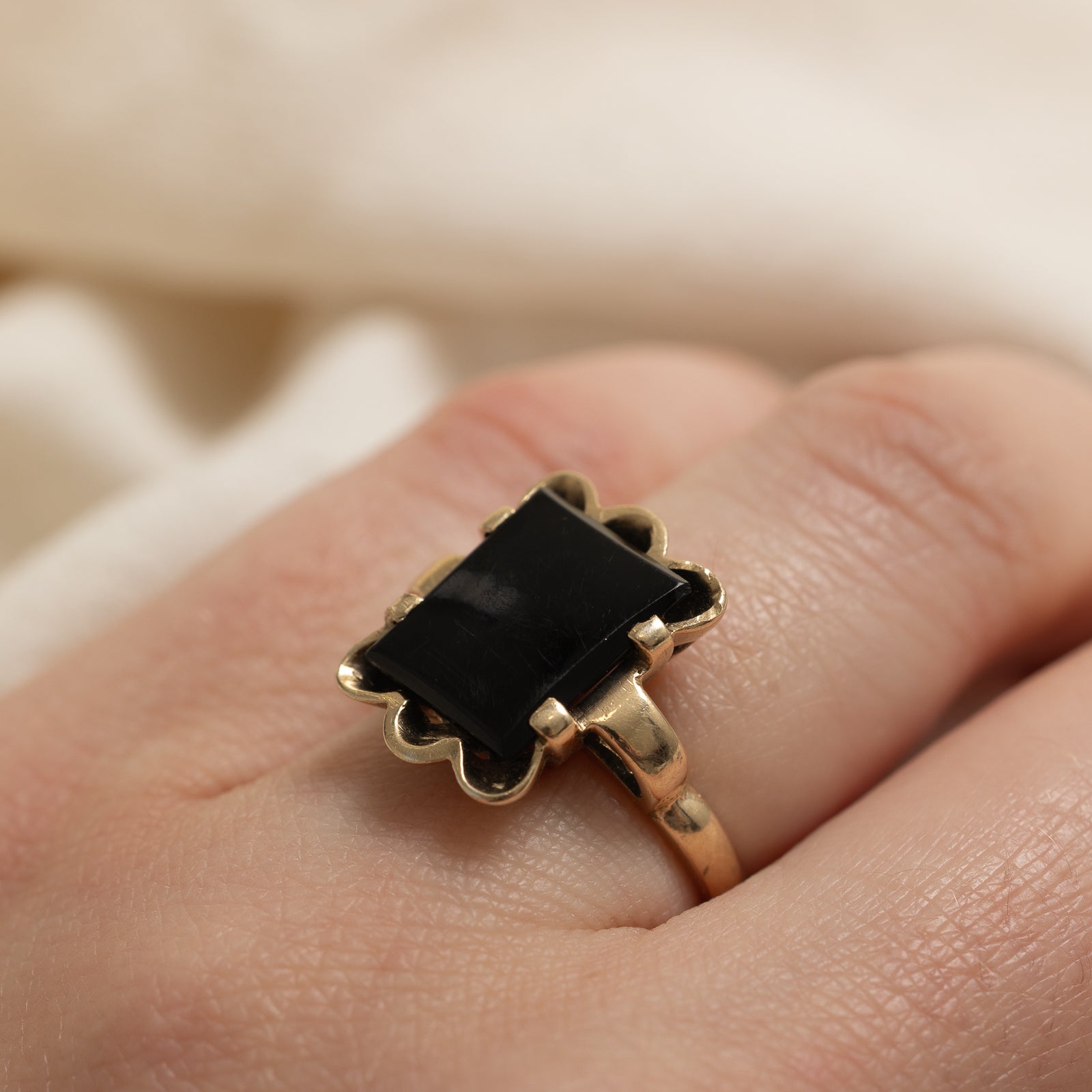 10K Onyx Scalloped Ring | 2.30ct | SZ 4.5