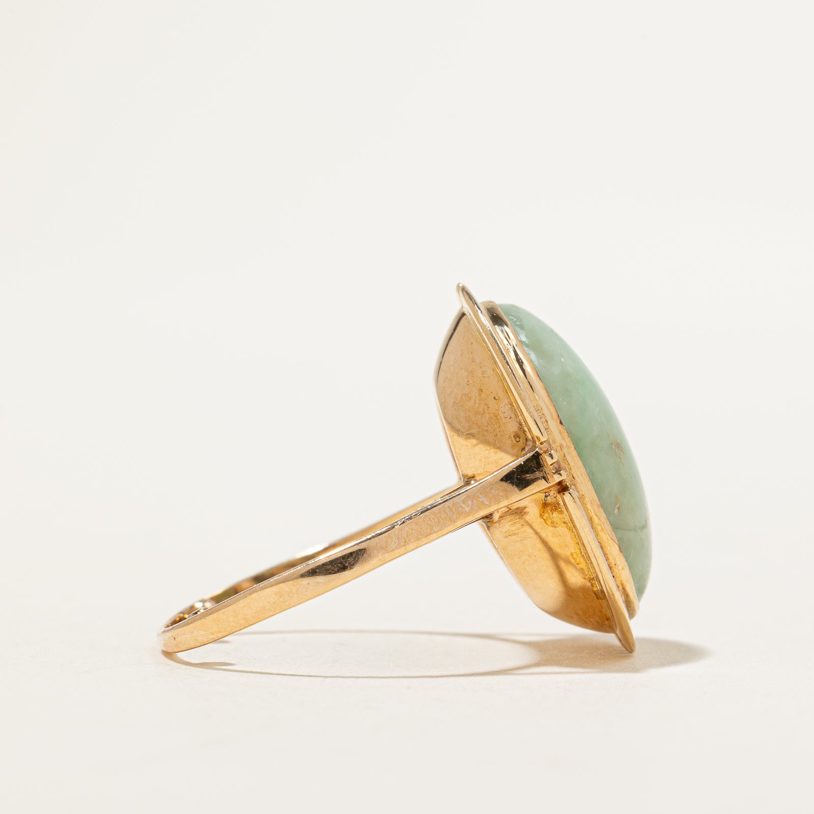 Bague ovale en dôme de jade cabochon | 7,20ct | Taille 5