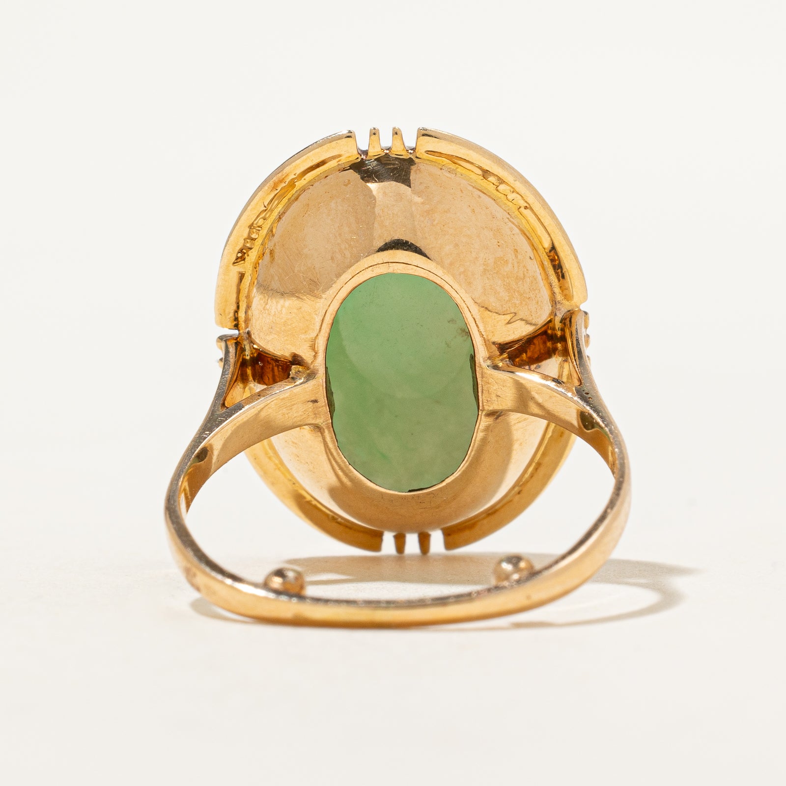Bague ovale en dôme de jade cabochon | 7,20ct | Taille 5