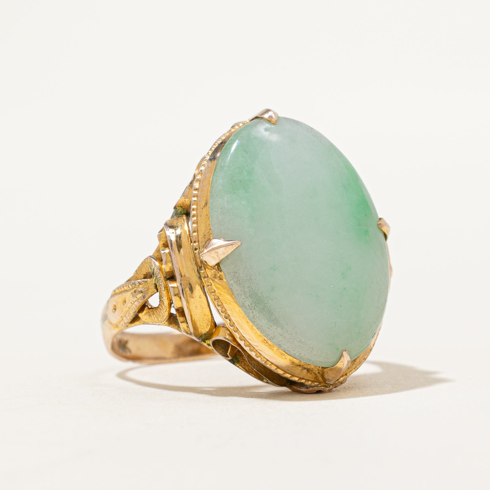 Bague cocktail ovale en jade texturé avec cabochon | 15,00 ct | Taille 6,25