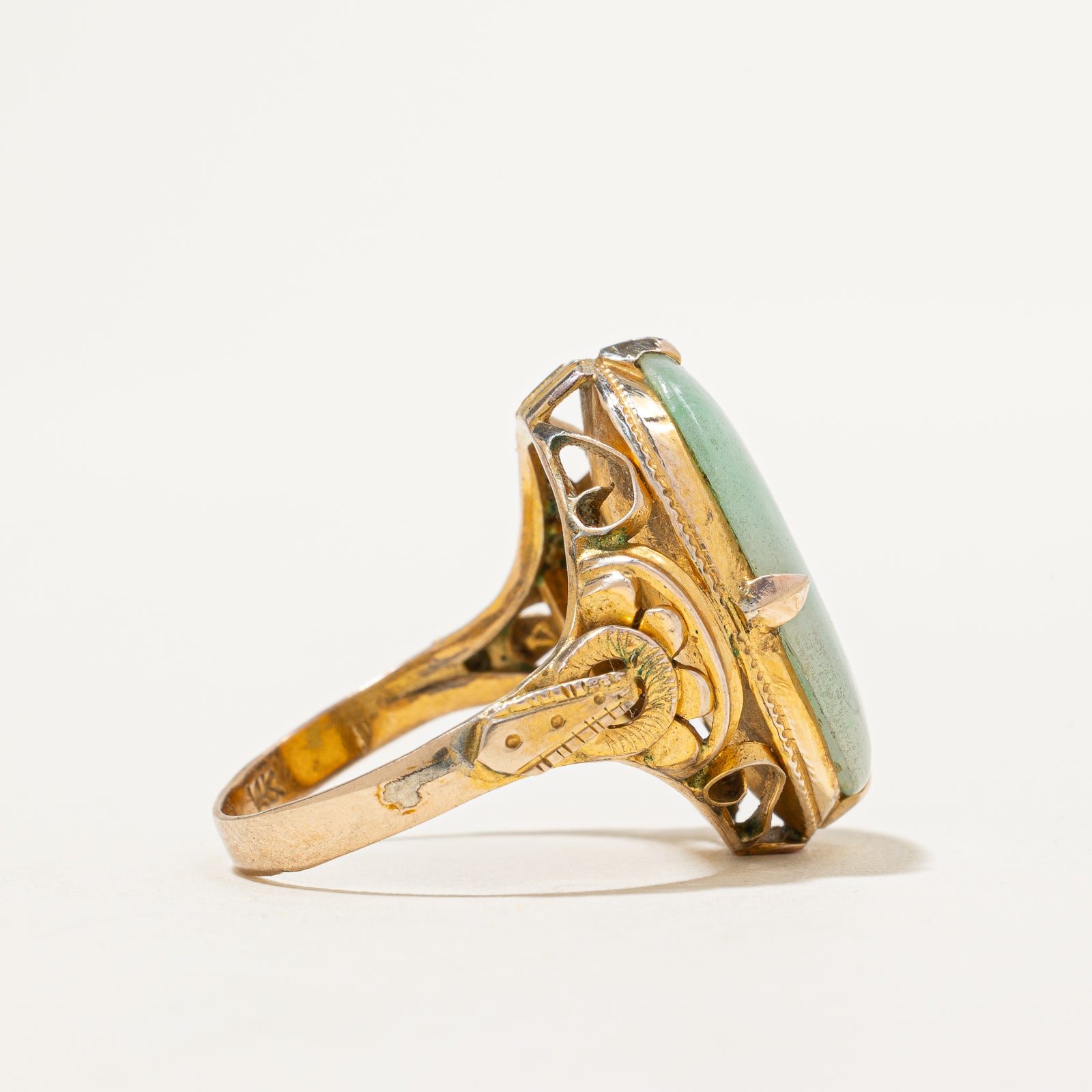 Bague cocktail ovale en jade texturé avec cabochon | 15,00 ct | Taille 6,25