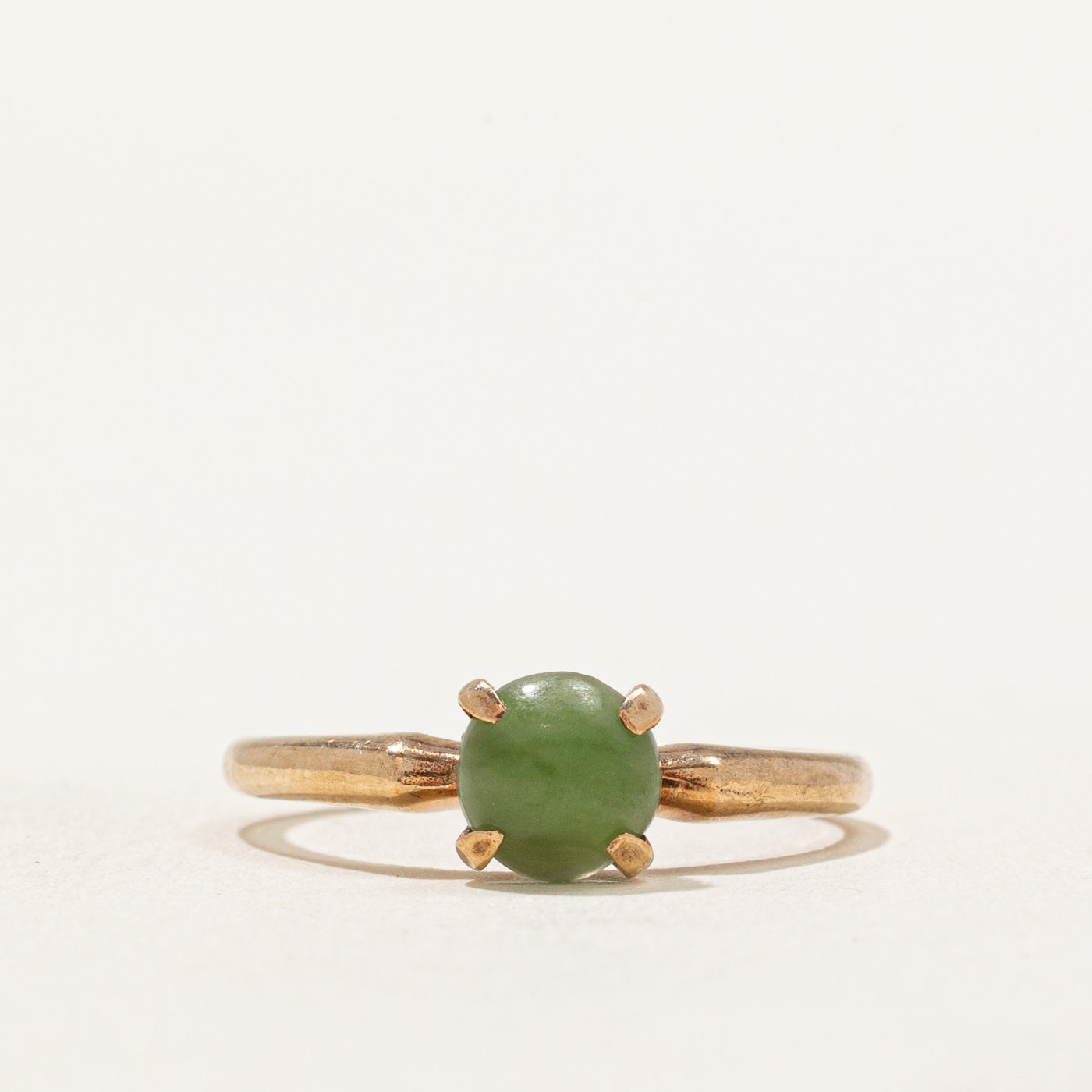 Bague en jade néphrite cabochon rond | 0,75 ct | Taille 6,75