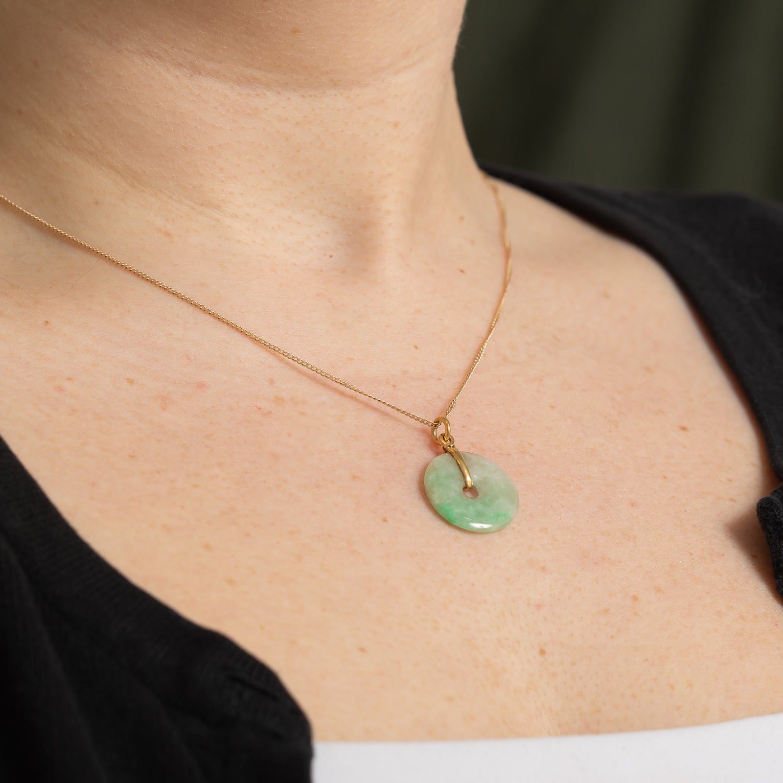 Pendentif en jadéite en forme de donut | 12,00 ct