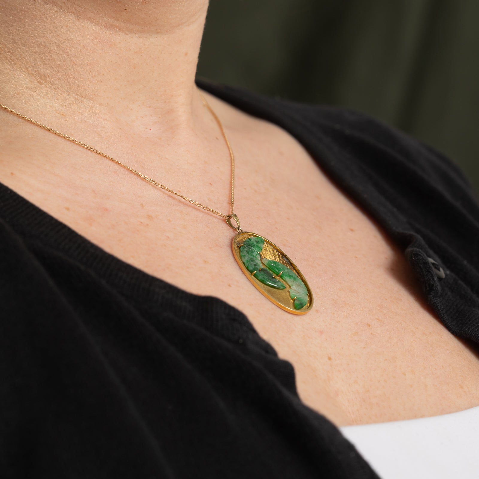 Vintage 14K gold Jadeite Pisces Pendant | 4.00ctw