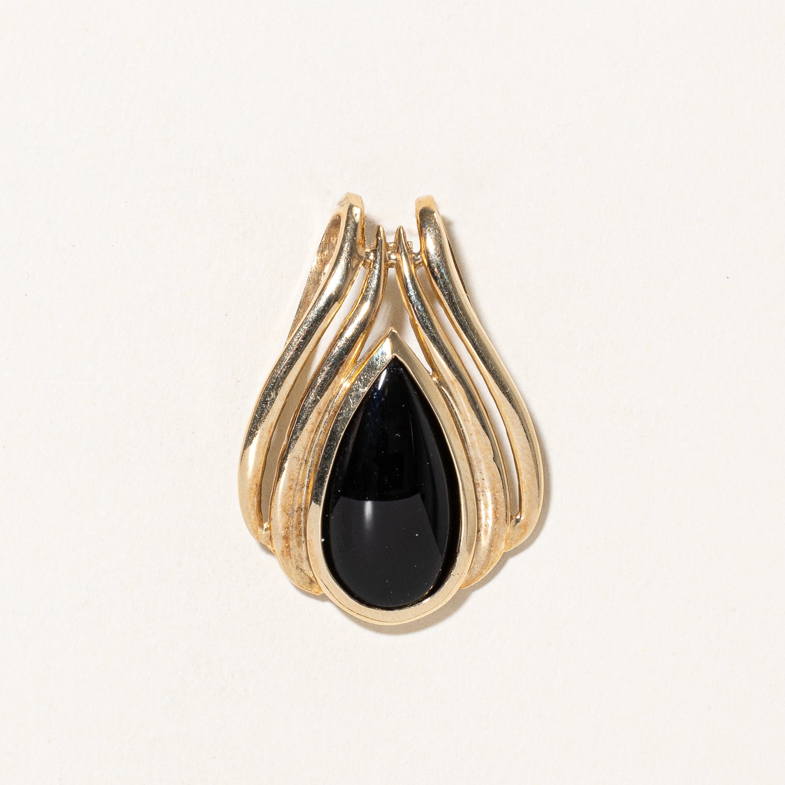 Pear Cabochon Onyx Grooved Pendant | 5.00ct