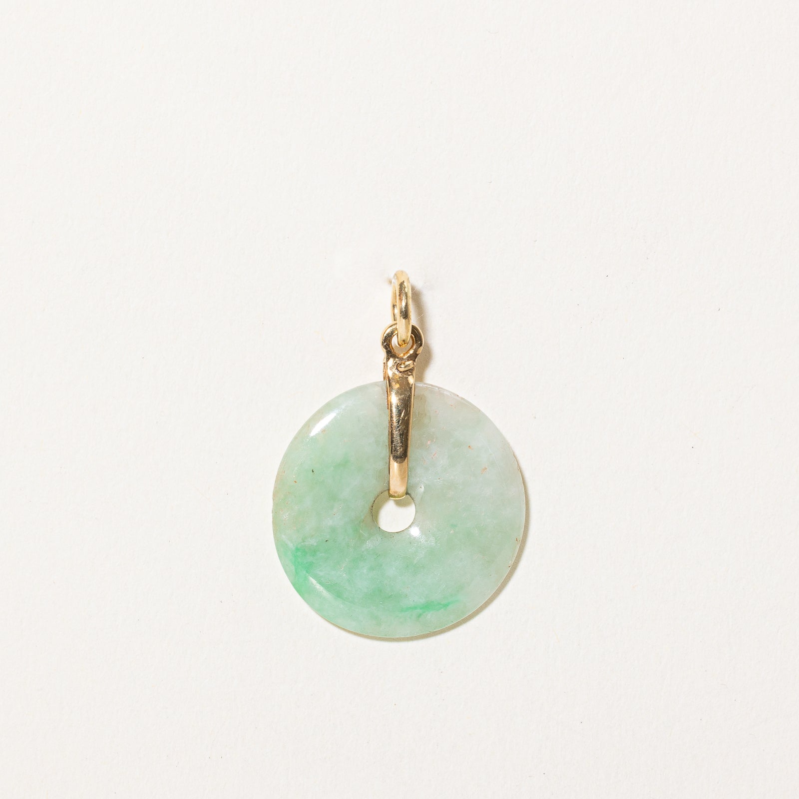 Pendentif en jadéite en forme de donut | 12,00 ct
