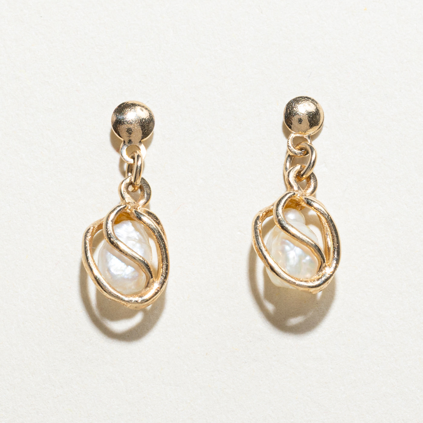 Boucles d'oreilles pendantes en perles baroques 14 carats