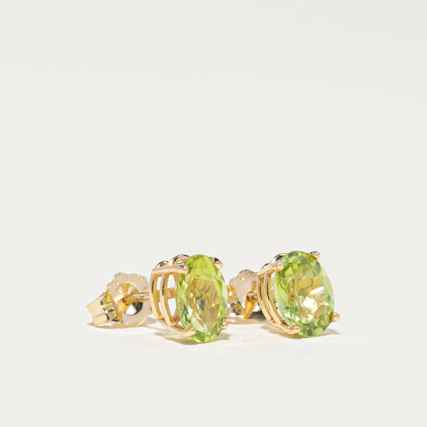 Boucles d'oreilles puces en péridot 14 carats | 1,50 ct au total