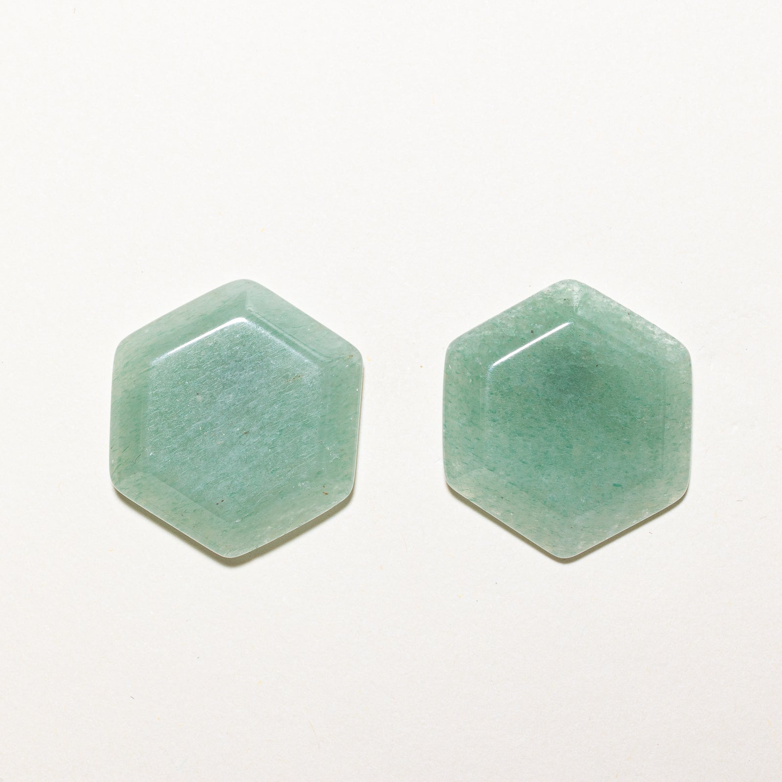 Boucles d'oreilles puces en quartz aventurine hexagonal | 48,00 ct