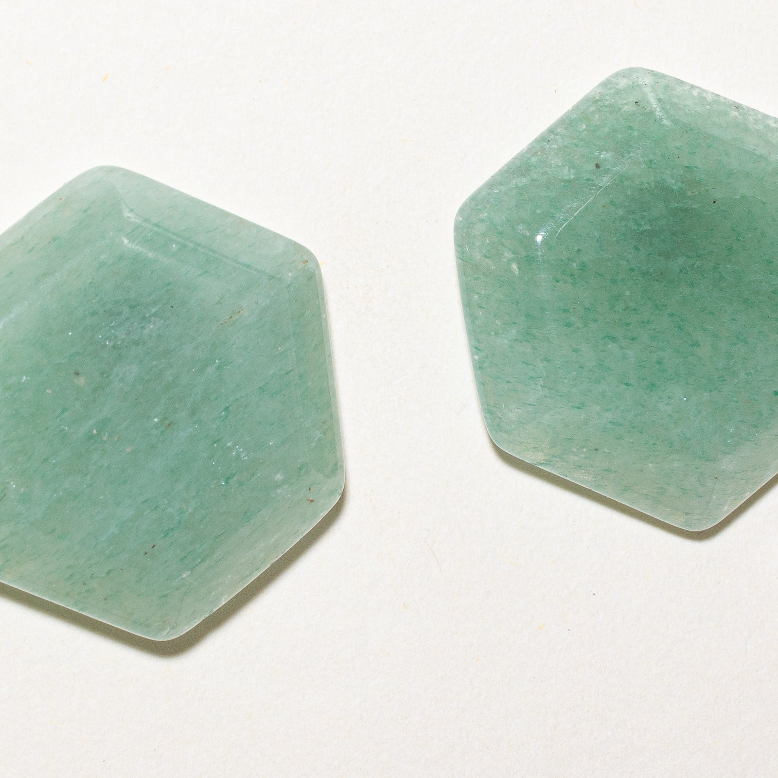 Boucles d'oreilles puces en quartz aventurine hexagonal | 48,00 ct