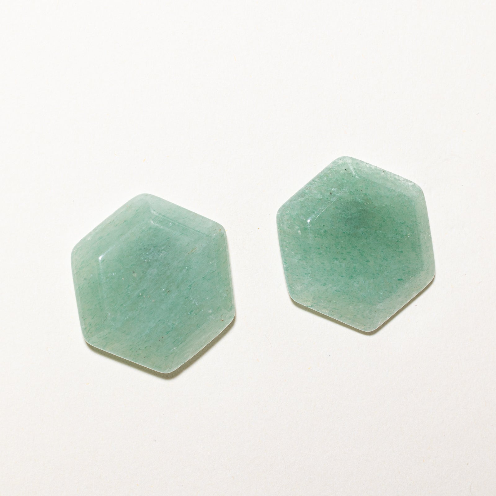 Boucles d'oreilles puces en quartz aventurine hexagonal | 48,00 ct