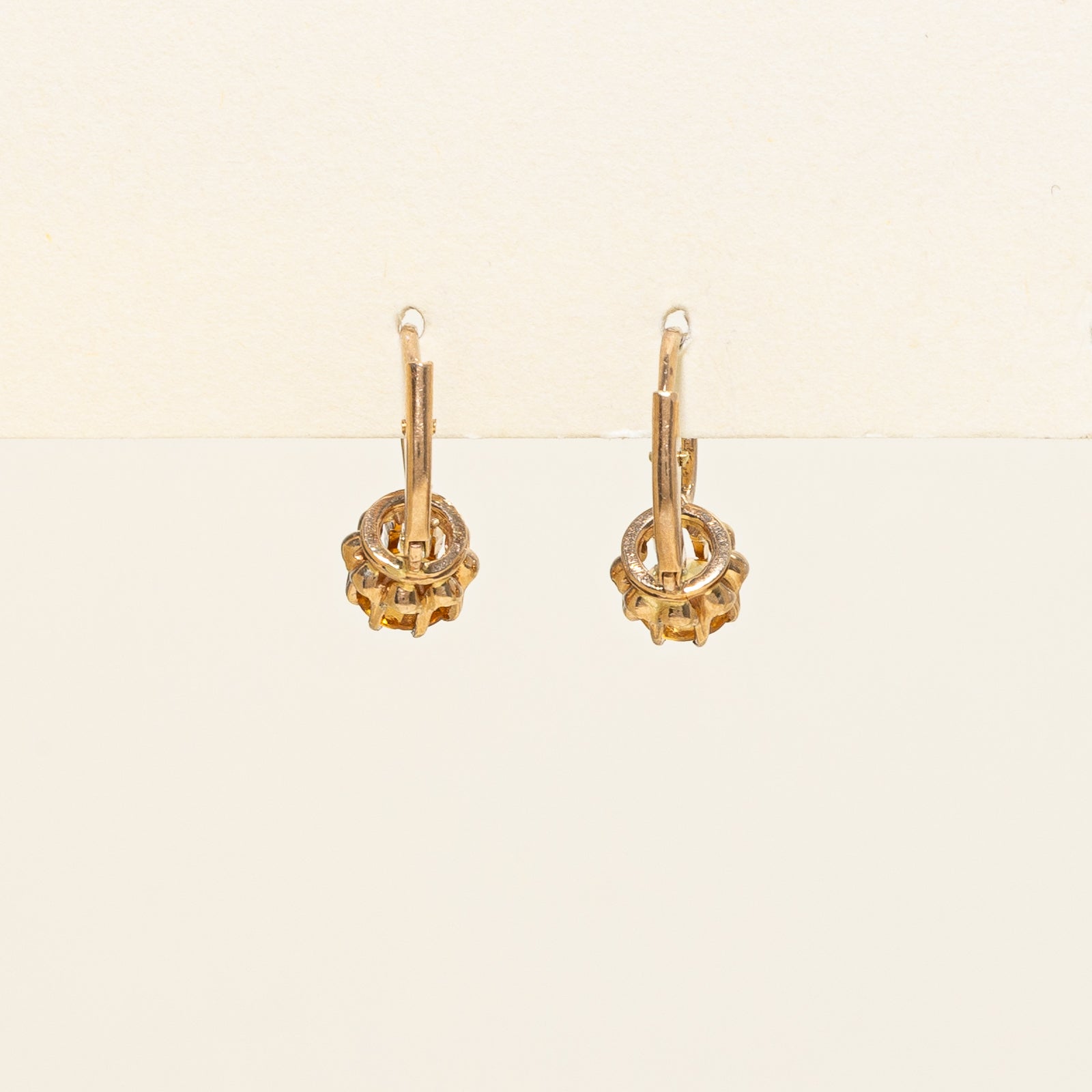 Boucles d'oreilles pendantes en citrine serties Belcher | 0,64 ct |