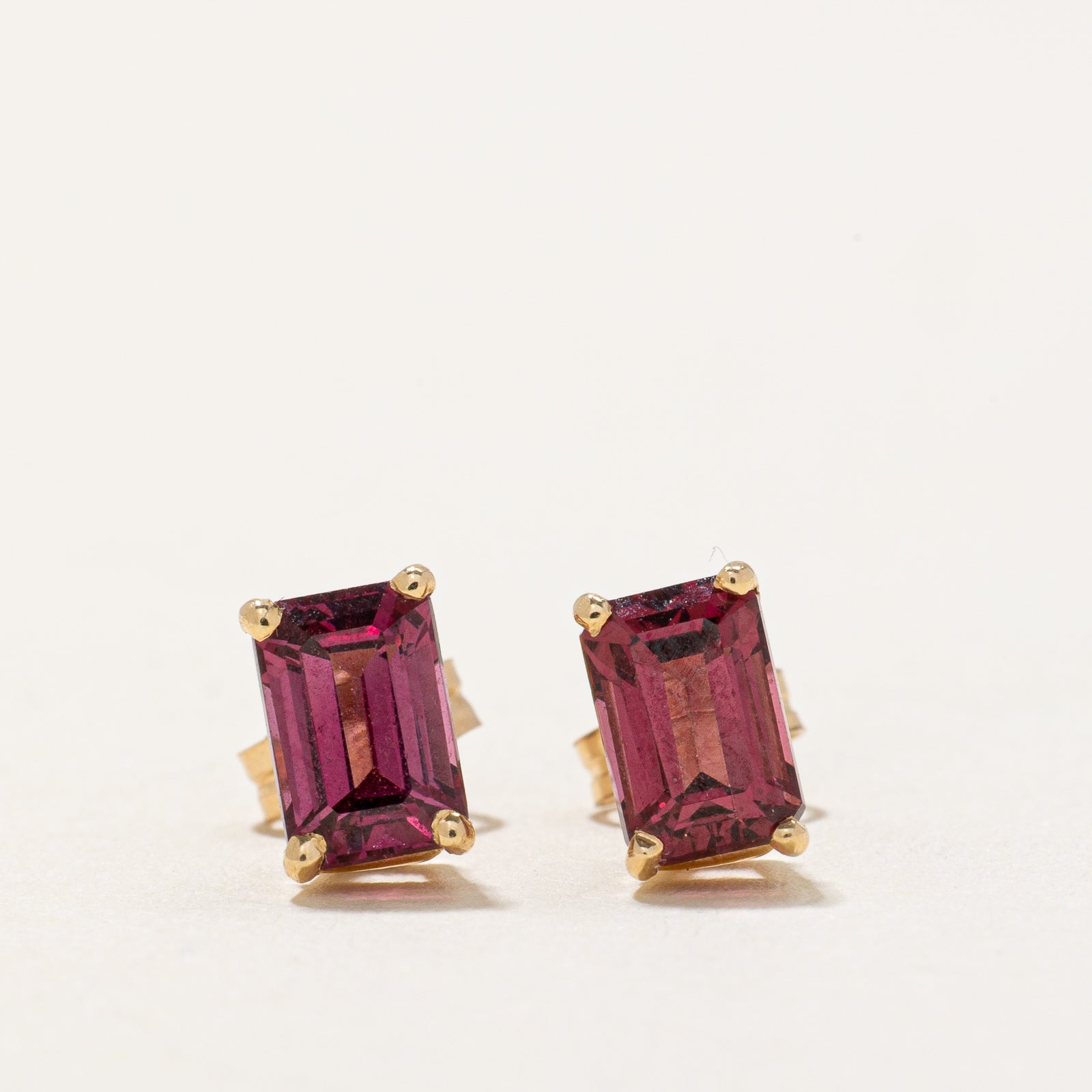 Boucles d'oreilles puces solitaire en grenat | 1,20 ct