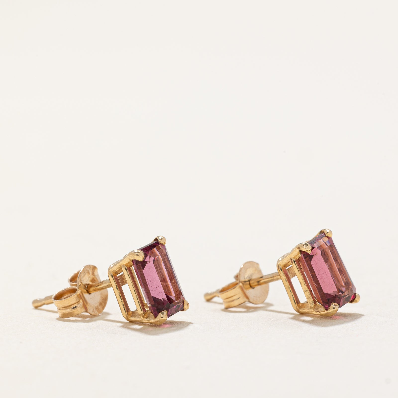 Boucles d'oreilles puces solitaire en grenat | 1,20 ct
