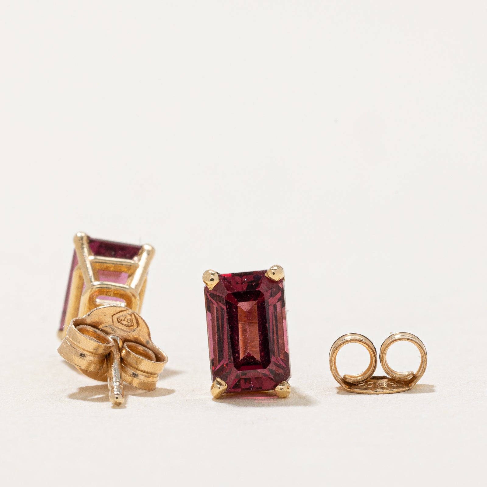 Boucles d'oreilles puces solitaire en grenat | 1,20 ct