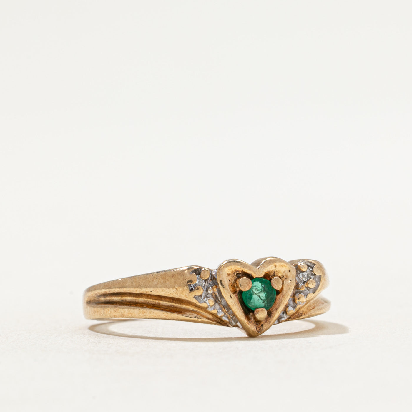 Bague cœur émeraude et diamants | 0,05 ct, 0,01 ct au total | Taille 5,75