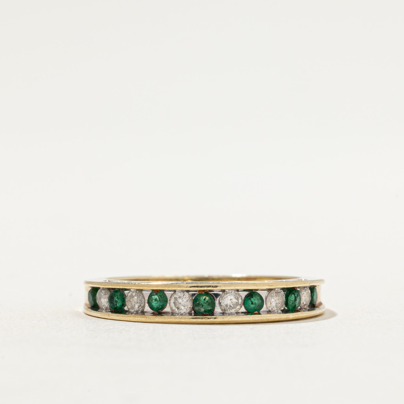 Bague demi-éternité en émeraude et diamants | 0,18 ct au total, 0,12 ct au total | Taille 7,25