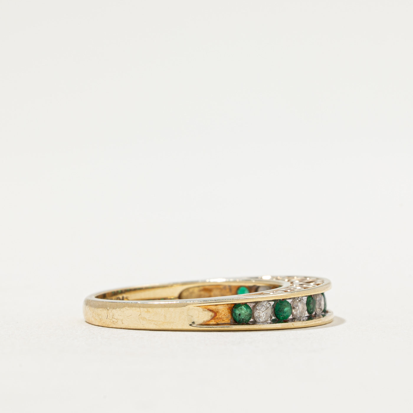 Bague demi-éternité en émeraude et diamants | 0,18 ct au total, 0,12 ct au total | Taille 7,25